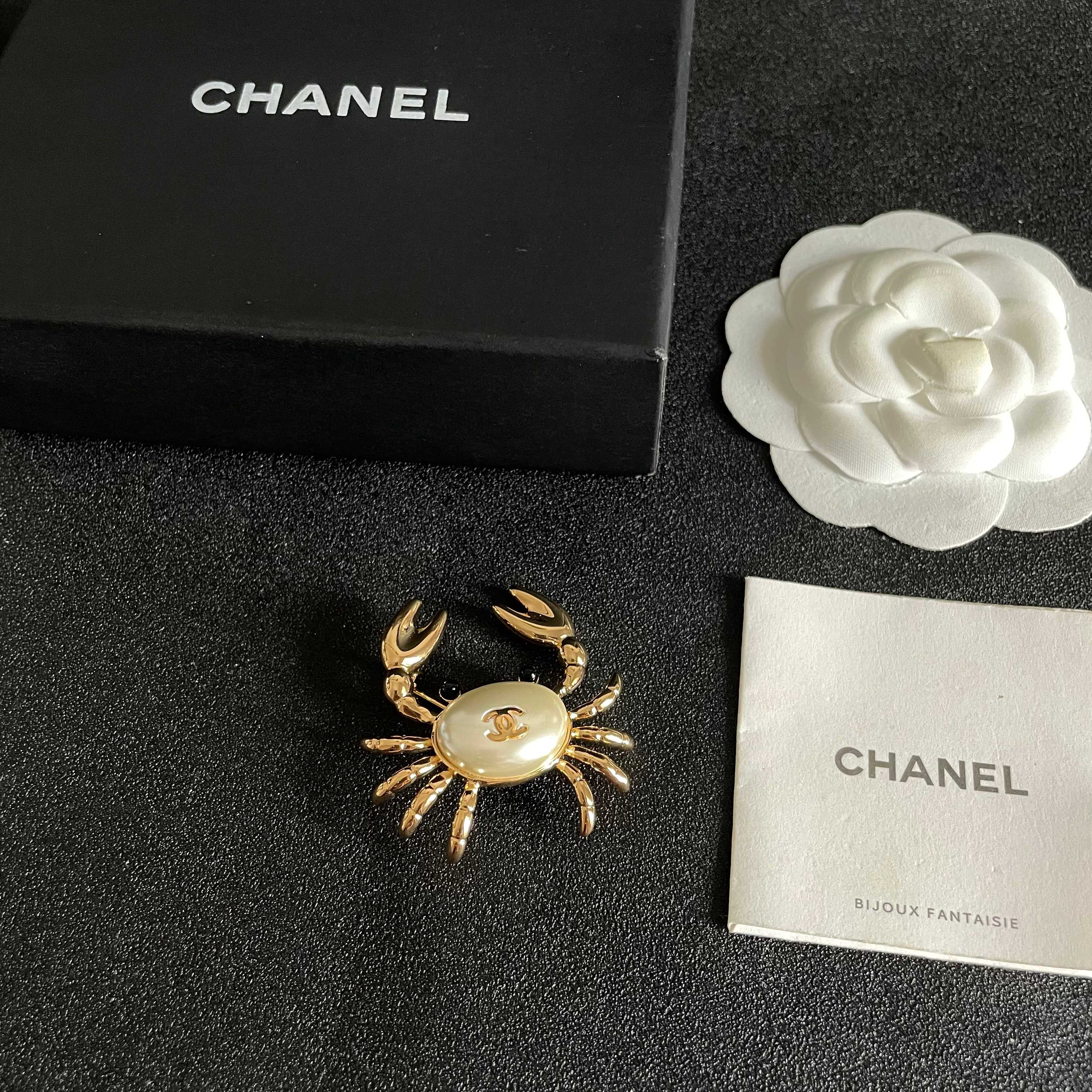 Chanel CC Crab Brooch brooch gold tone metal white faux pearl black enamel 3cm width