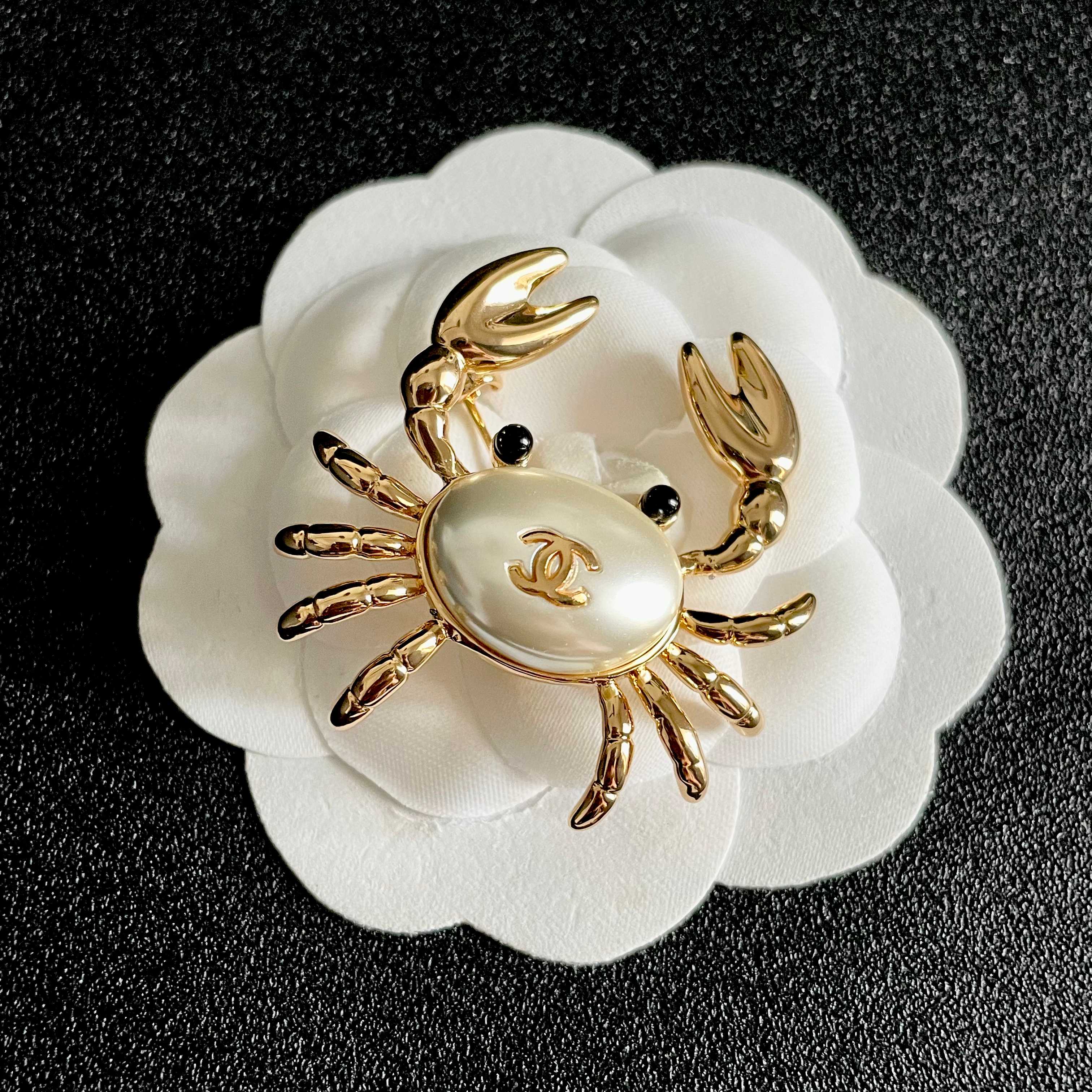 Chanel CC Crab Brooch brooch gold tone metal white faux pearl black enamel 3cm width