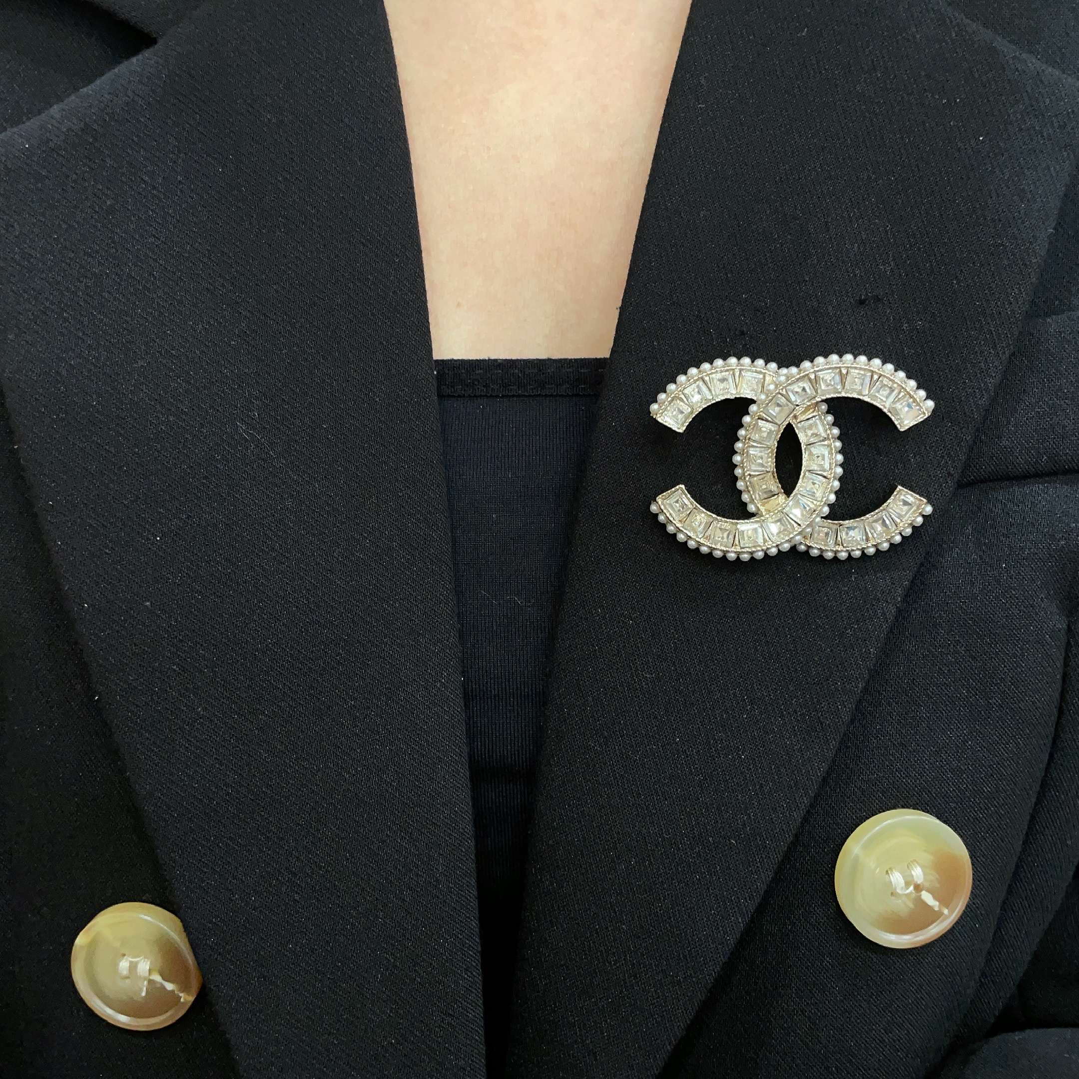 Chanel CC Logo Brooch brooch light gold metal clear square-cut crystals white faux pearls 4cm width