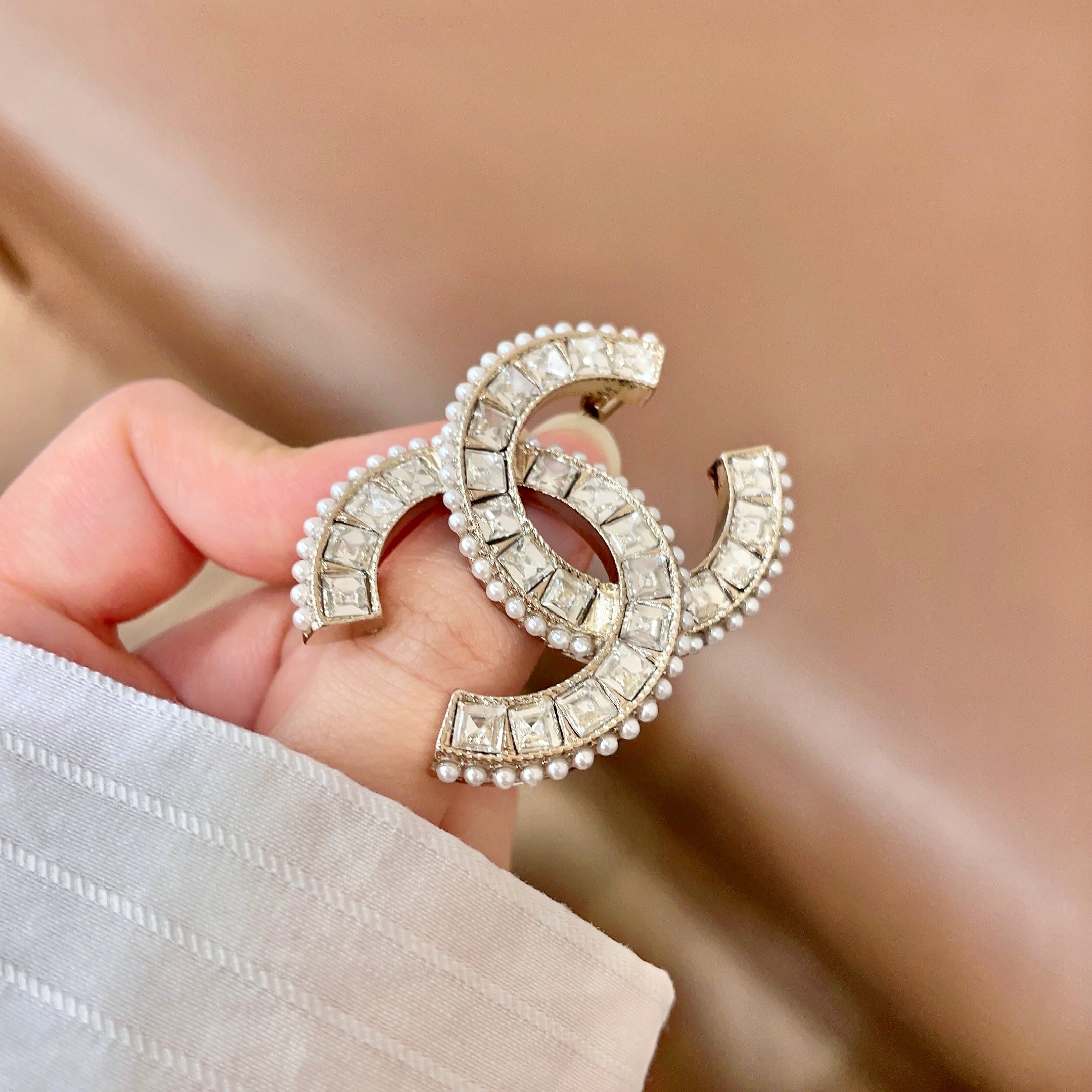 Chanel CC Logo Brooch brooch light gold metal clear square-cut crystals white faux pearls 4cm width