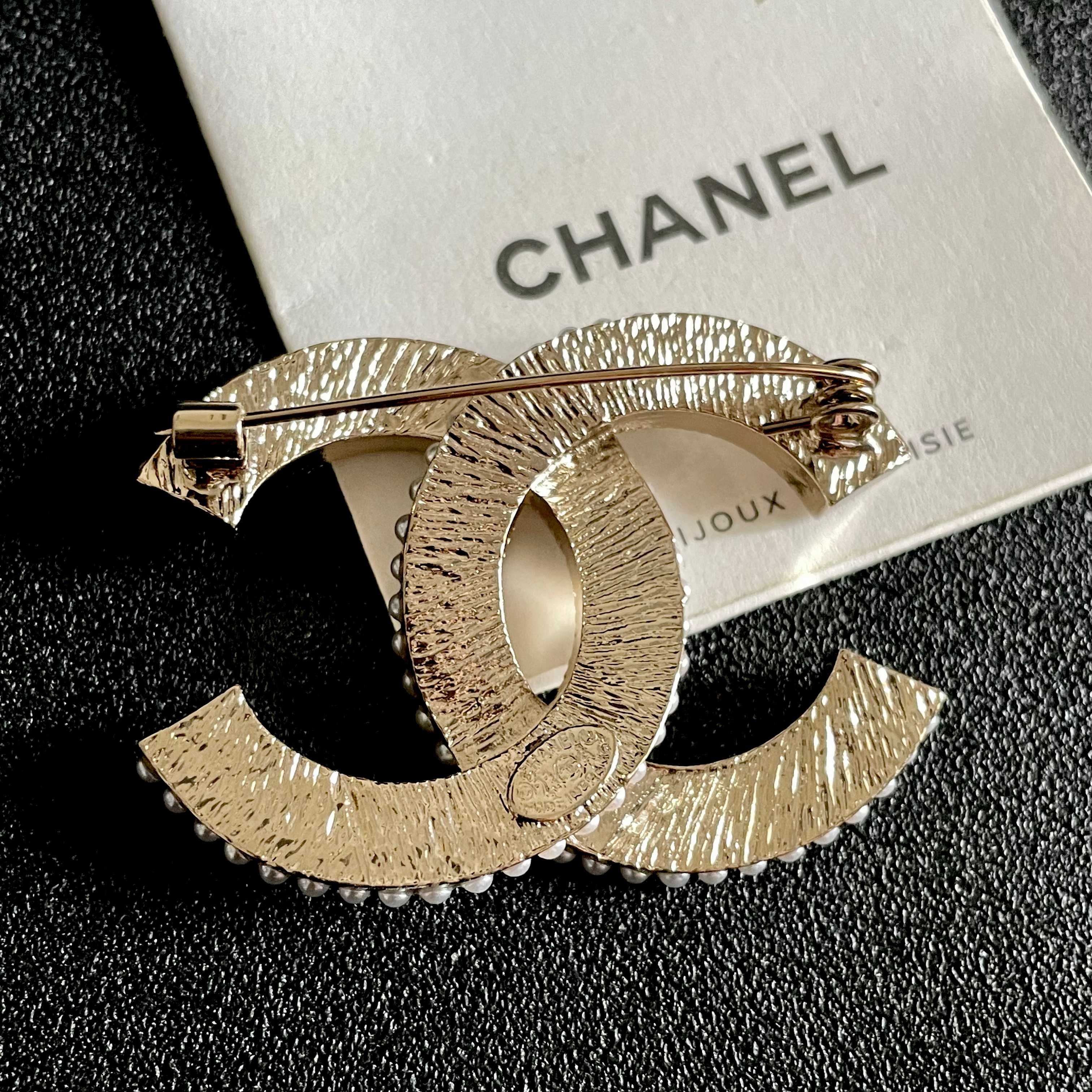 Chanel CC Logo Brooch brooch light gold metal clear square-cut crystals white faux pearls 4cm width