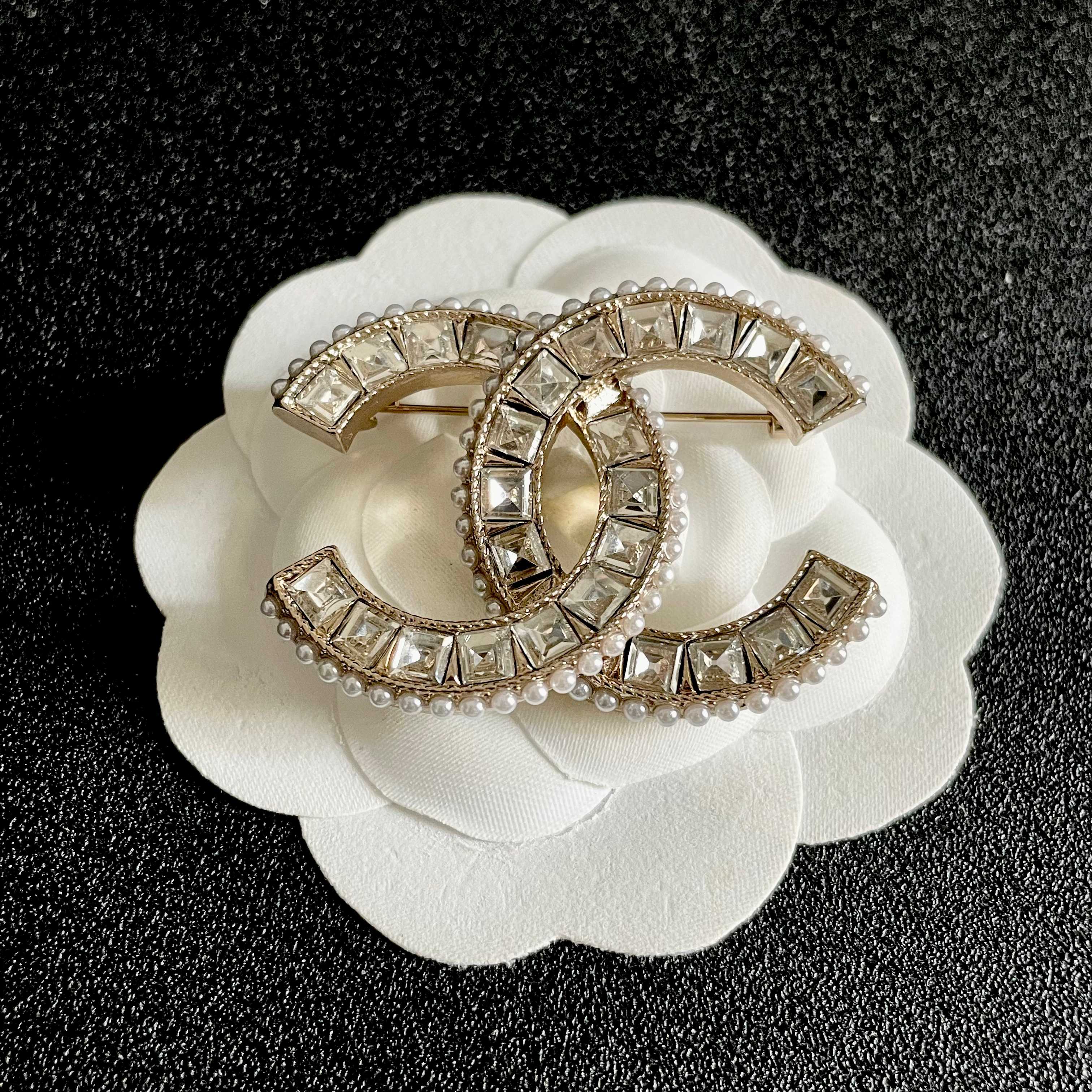 Chanel CC Logo Brooch brooch light gold metal clear square-cut crystals white faux pearls 4cm width