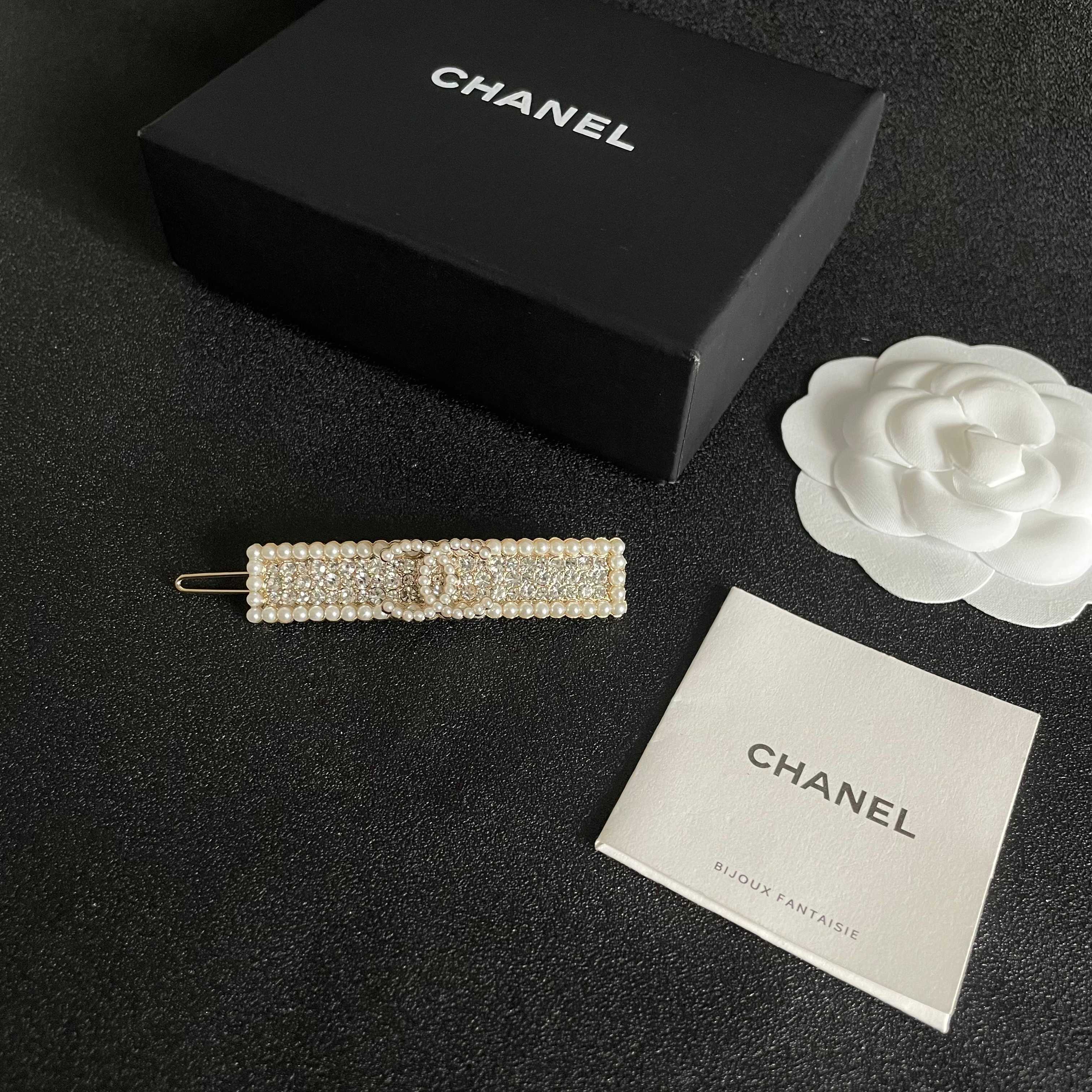 Chanel CC Logo Pearl Crystal Barrette brooch Gold-tone metal cream faux pearl clear crystal 6cm
