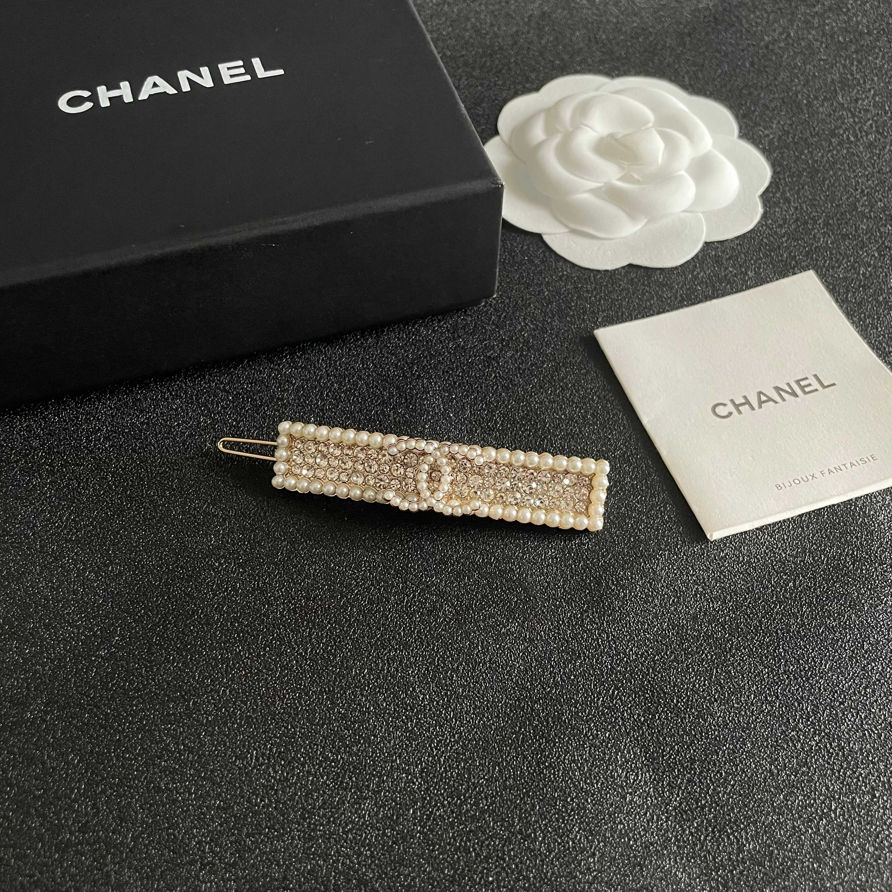 Chanel CC Logo Pearl Crystal Barrette brooch Gold-tone metal cream faux pearl clear crystal 6cm
