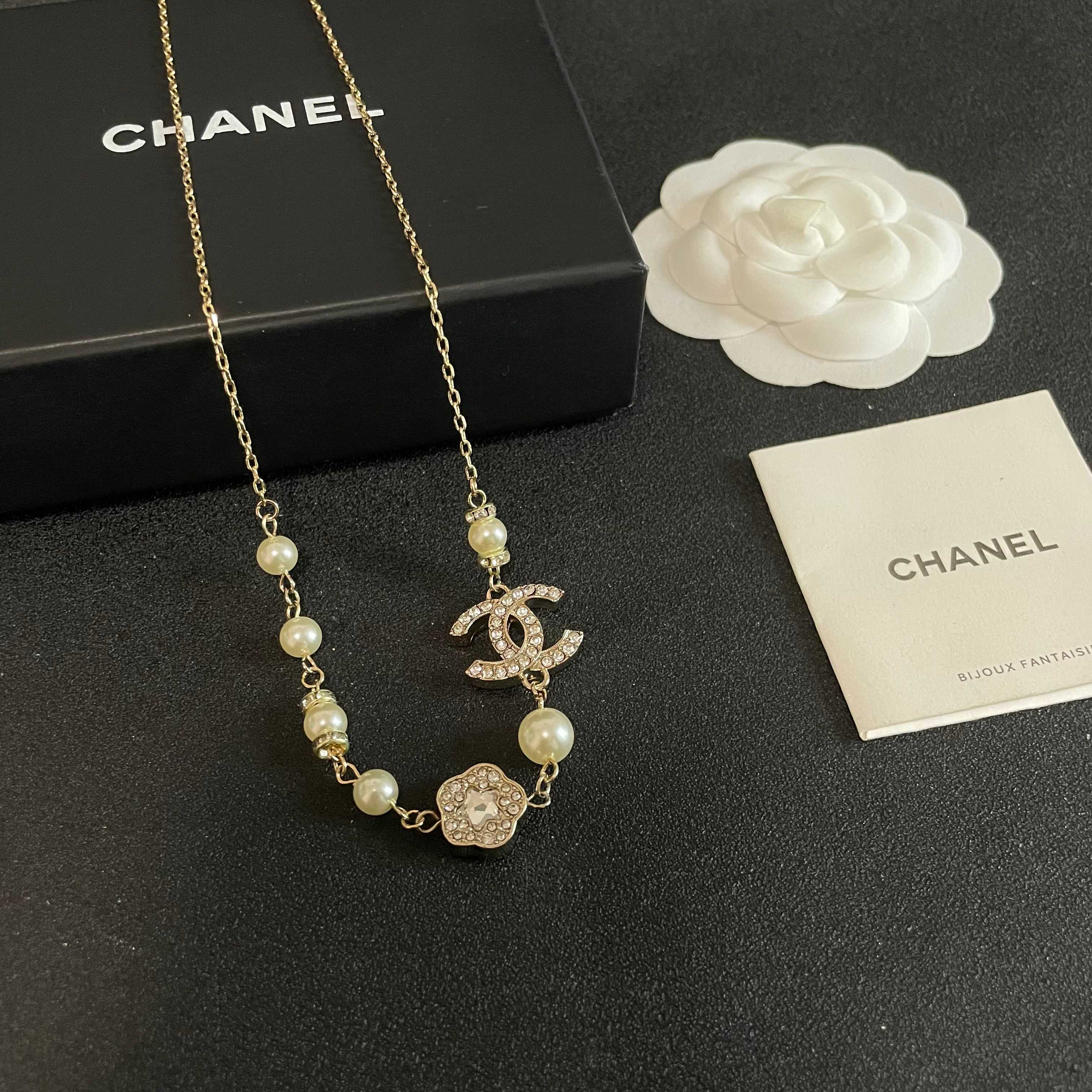 Chanel CC Camellia Pearl Crystal Necklace necklace Gold-tone metal cream faux pearl clear crystal 42cm
