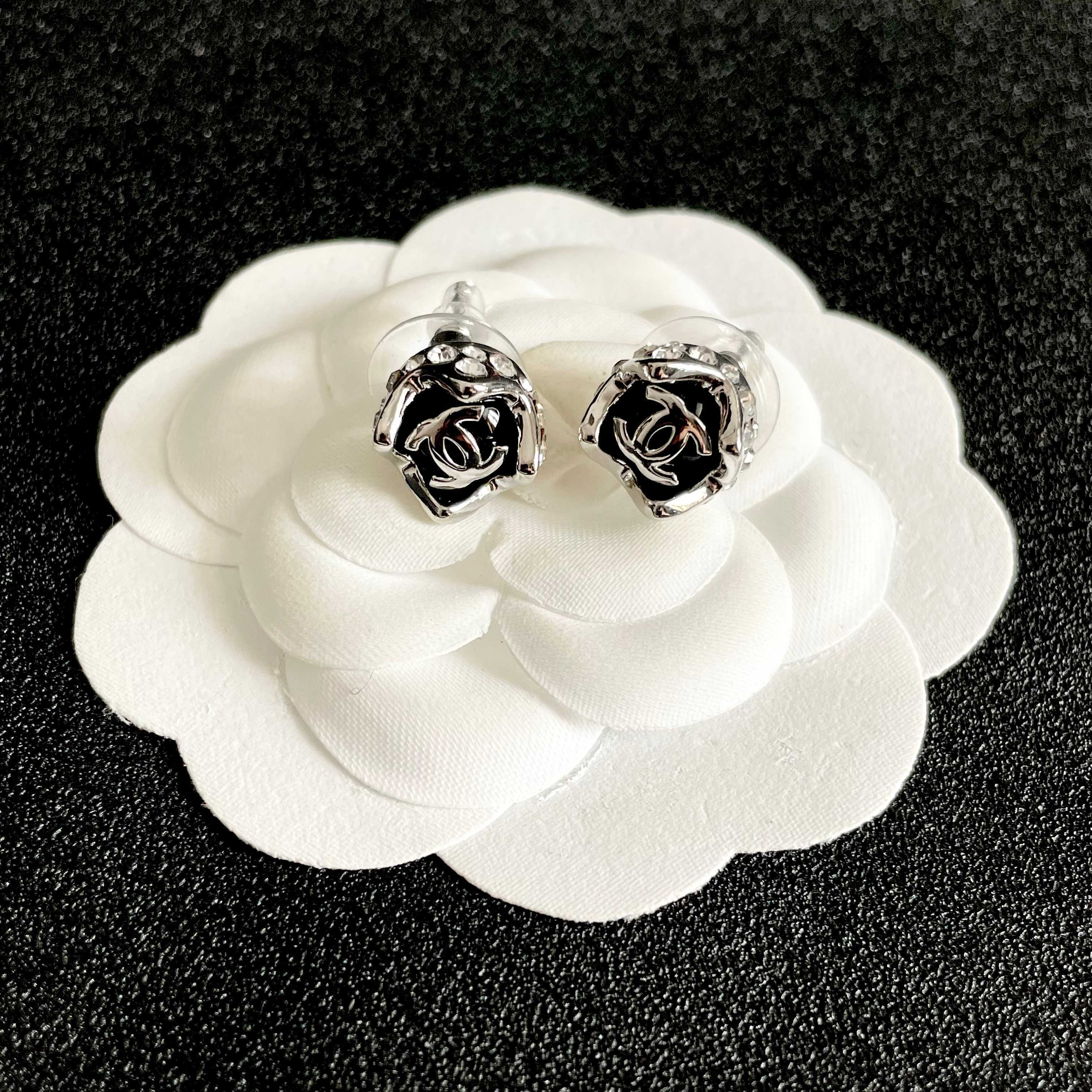 Chanel CC Logo Round Stud Earrings earrings Silver-tone metal with black enamel and silver interlocking CC logo 1cm diameter