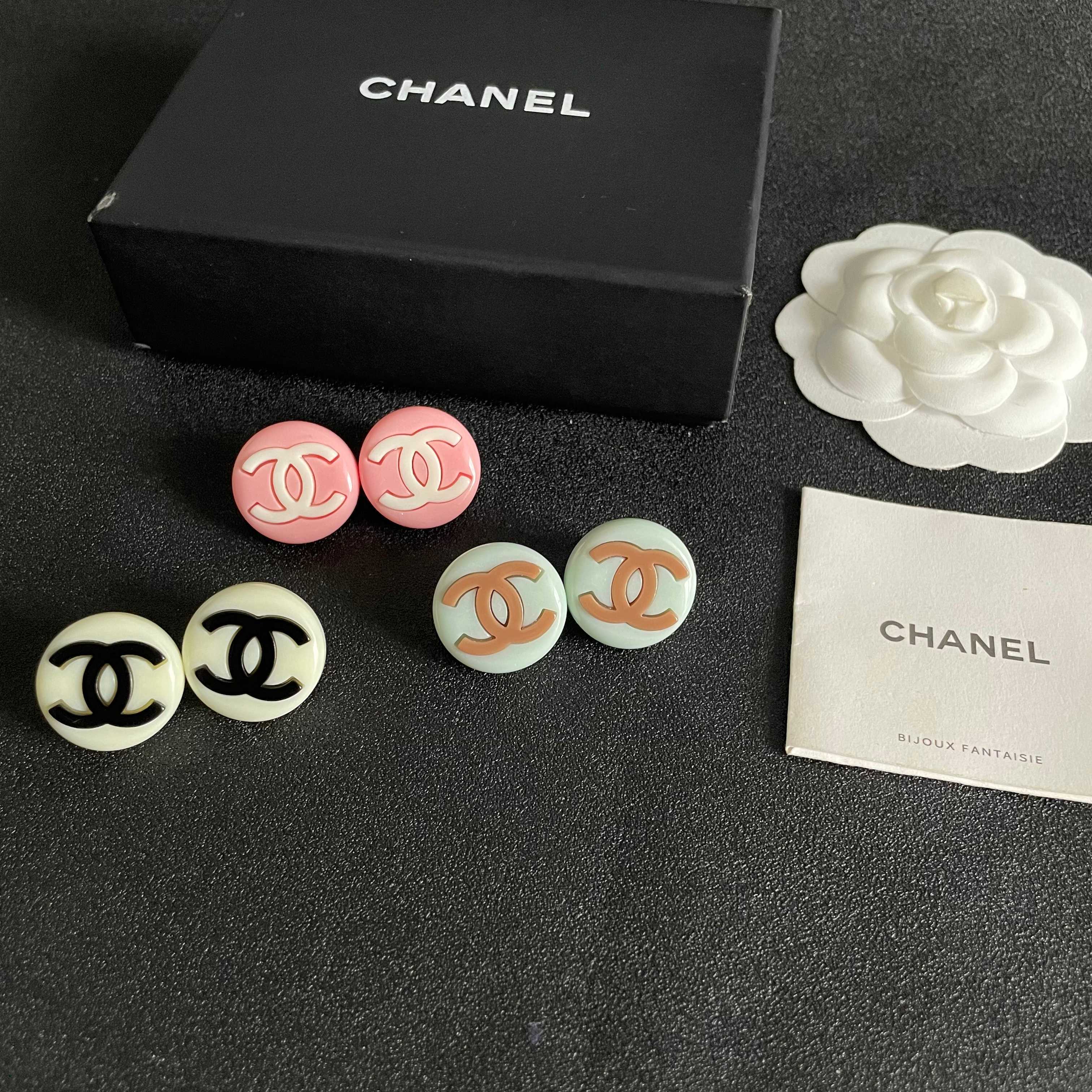 Chanel CC Logo Round Stud Earrings earrings Cream white resin base with light brown CC logo 2cm diameter