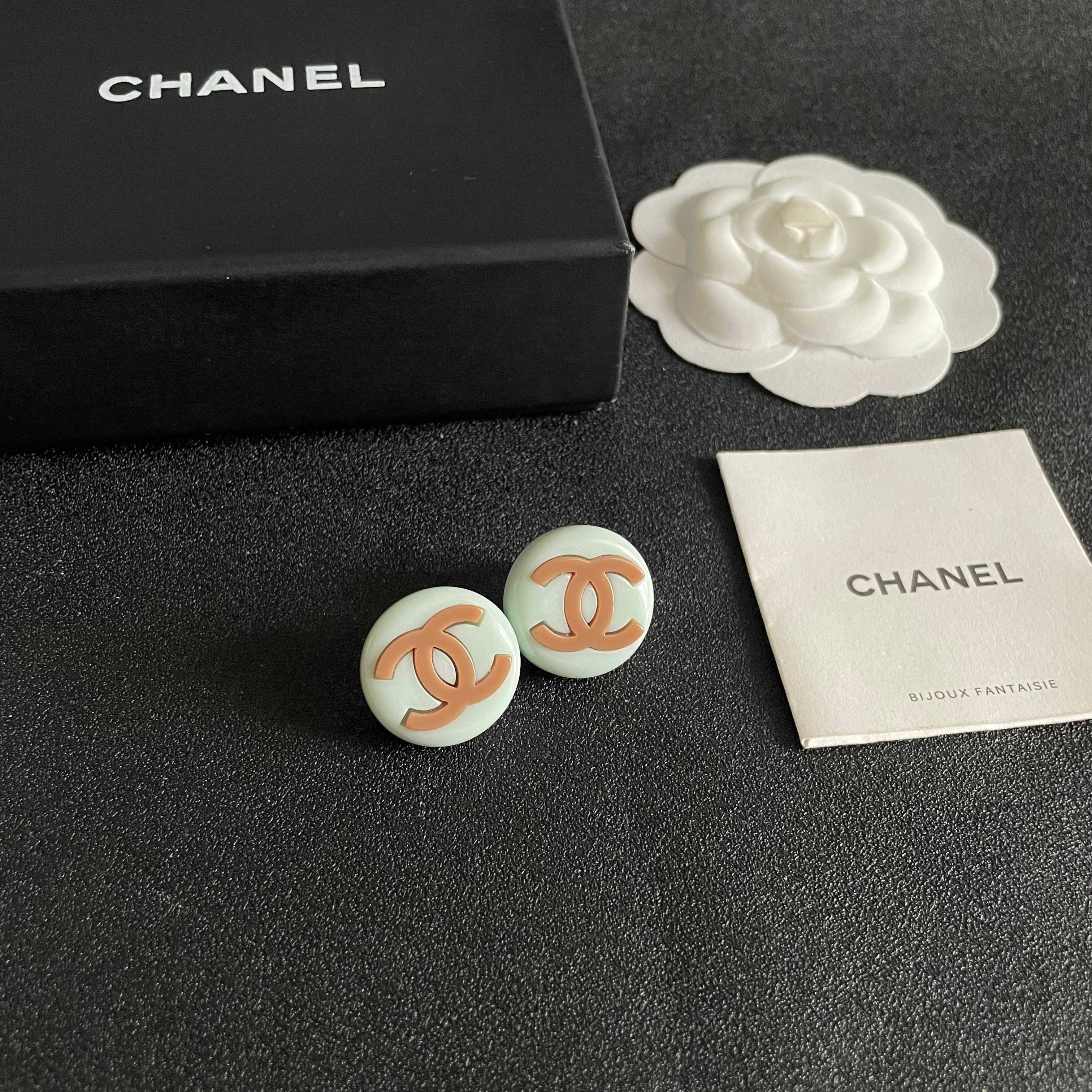Chanel CC Logo Round Stud Earrings earrings Cream white resin base with light brown CC logo 2cm diameter