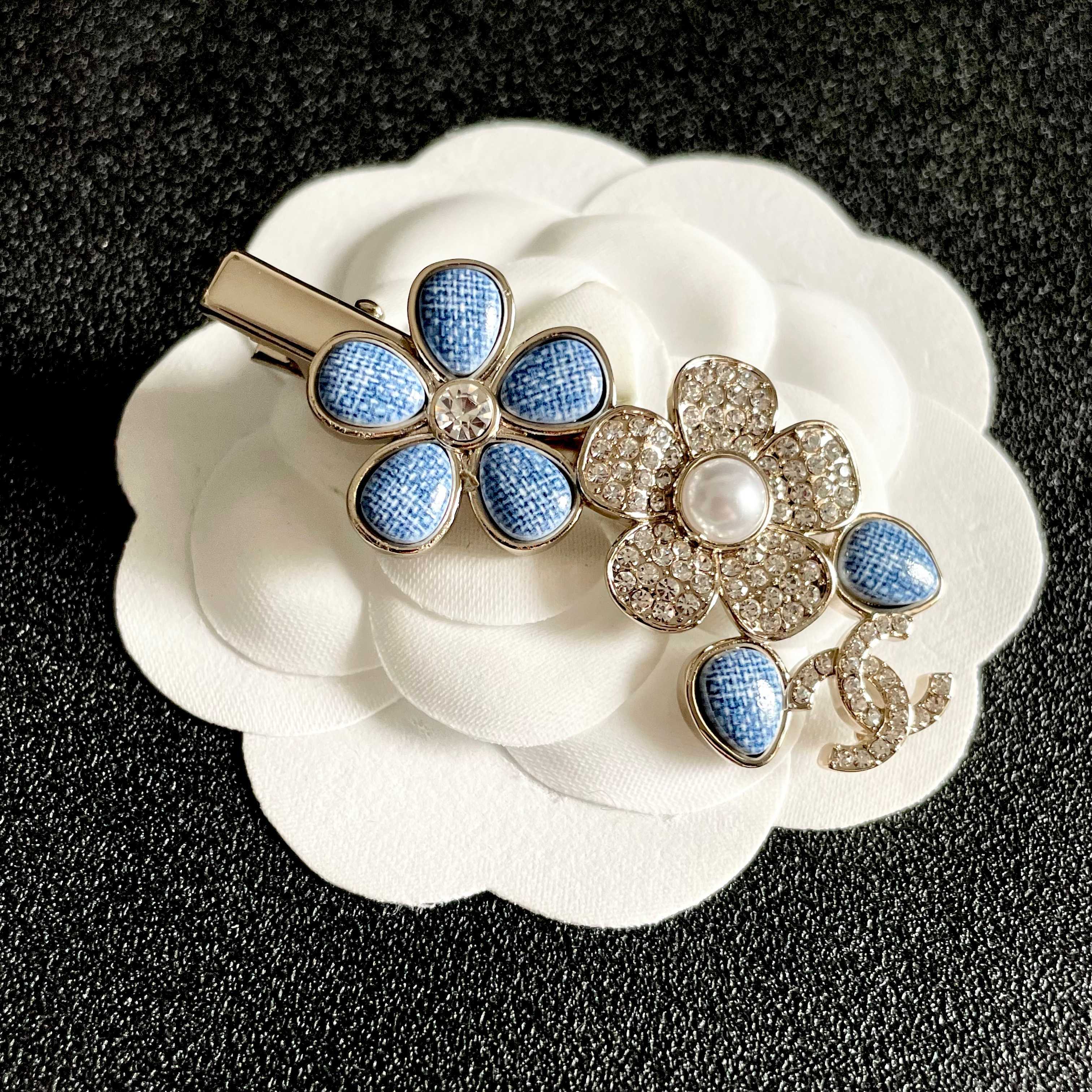 Chanel CC Floral Hair Clip brooch Gold-tone metal with blue enamel clear crystals and white pearl 4 5cm