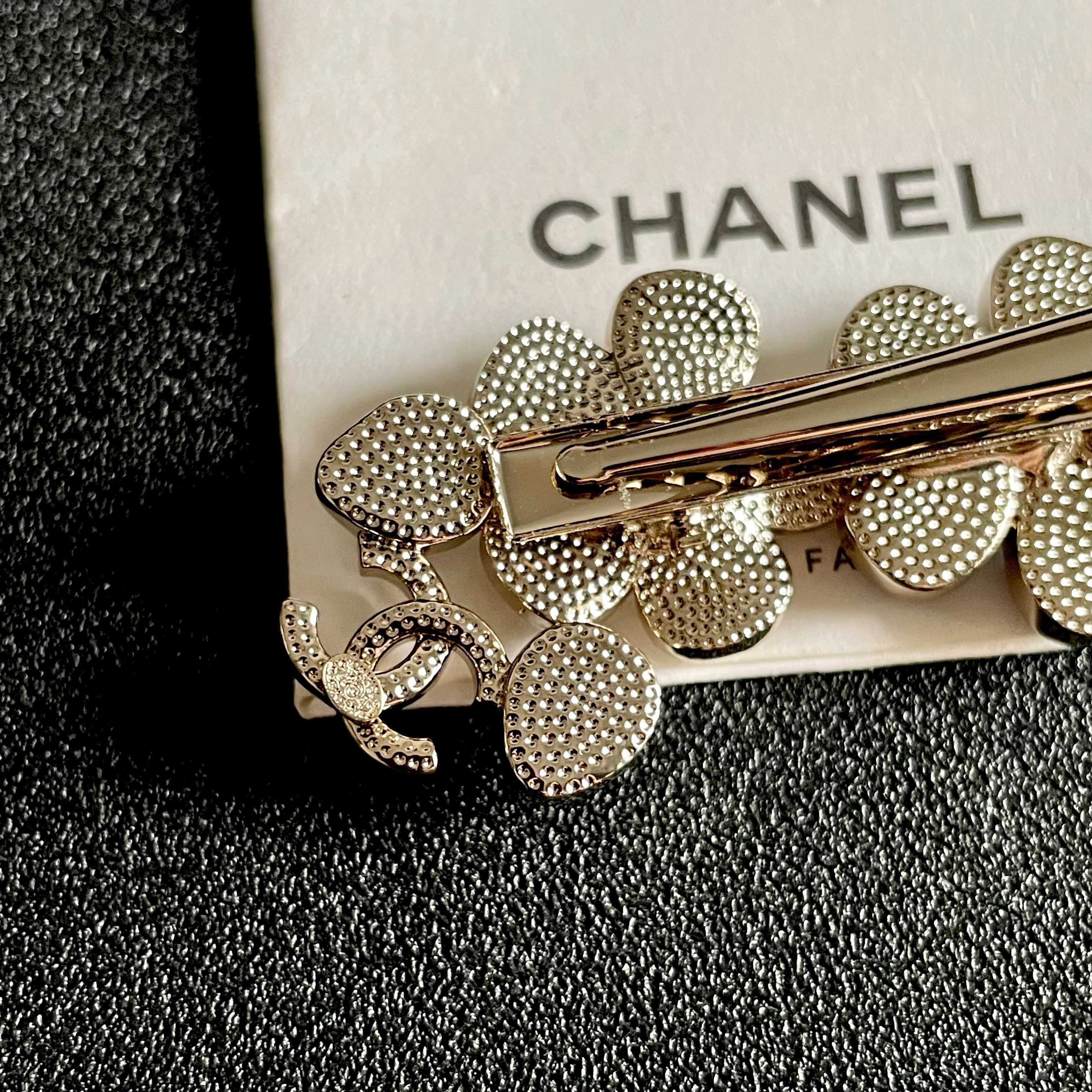 Chanel CC Floral Hair Clip brooch Gold-tone metal with blue enamel clear crystals and white pearl 4 5cm