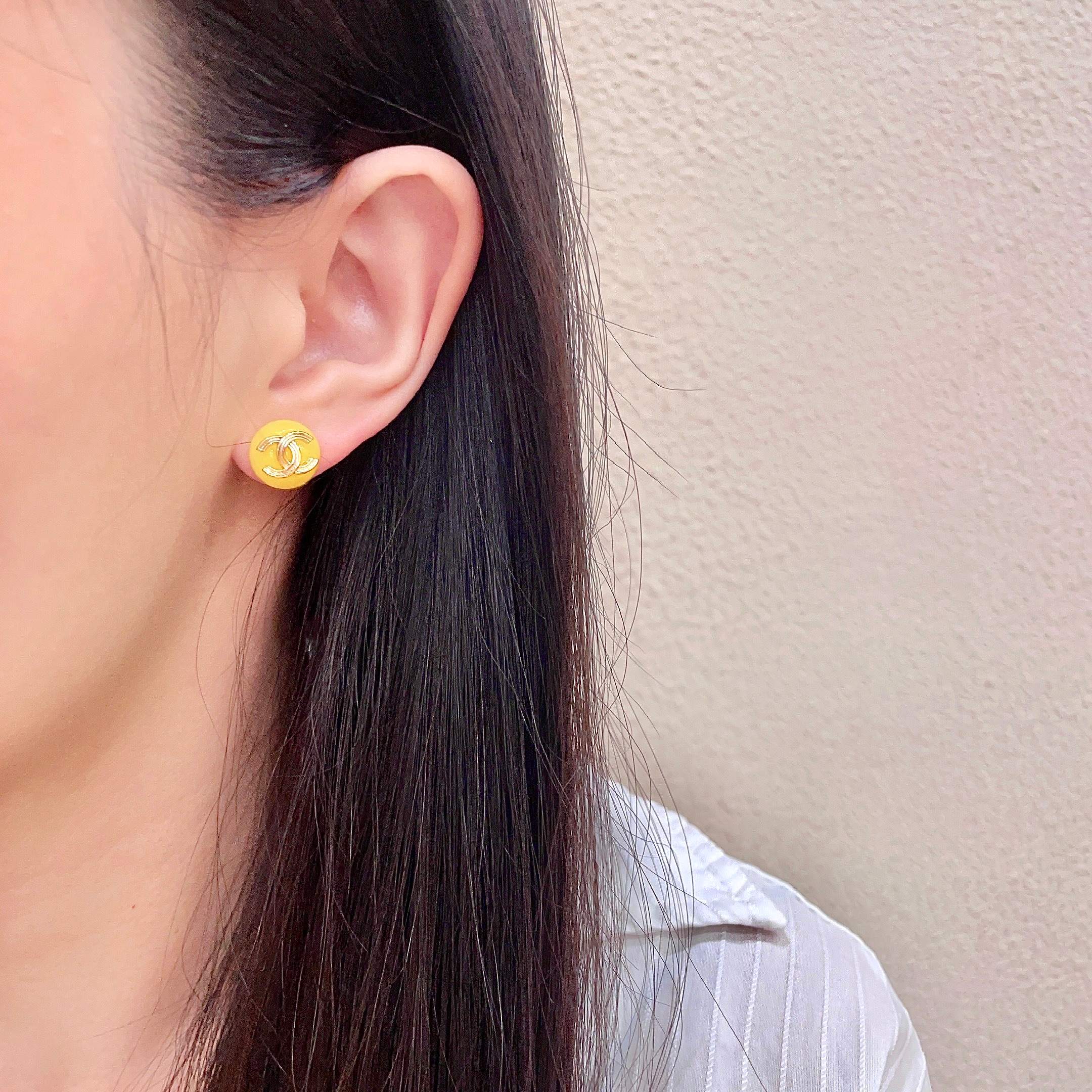 Chanel CC Logo Round Stud Earrings earrings gold-tone metal bright yellow resin 10mm diameter