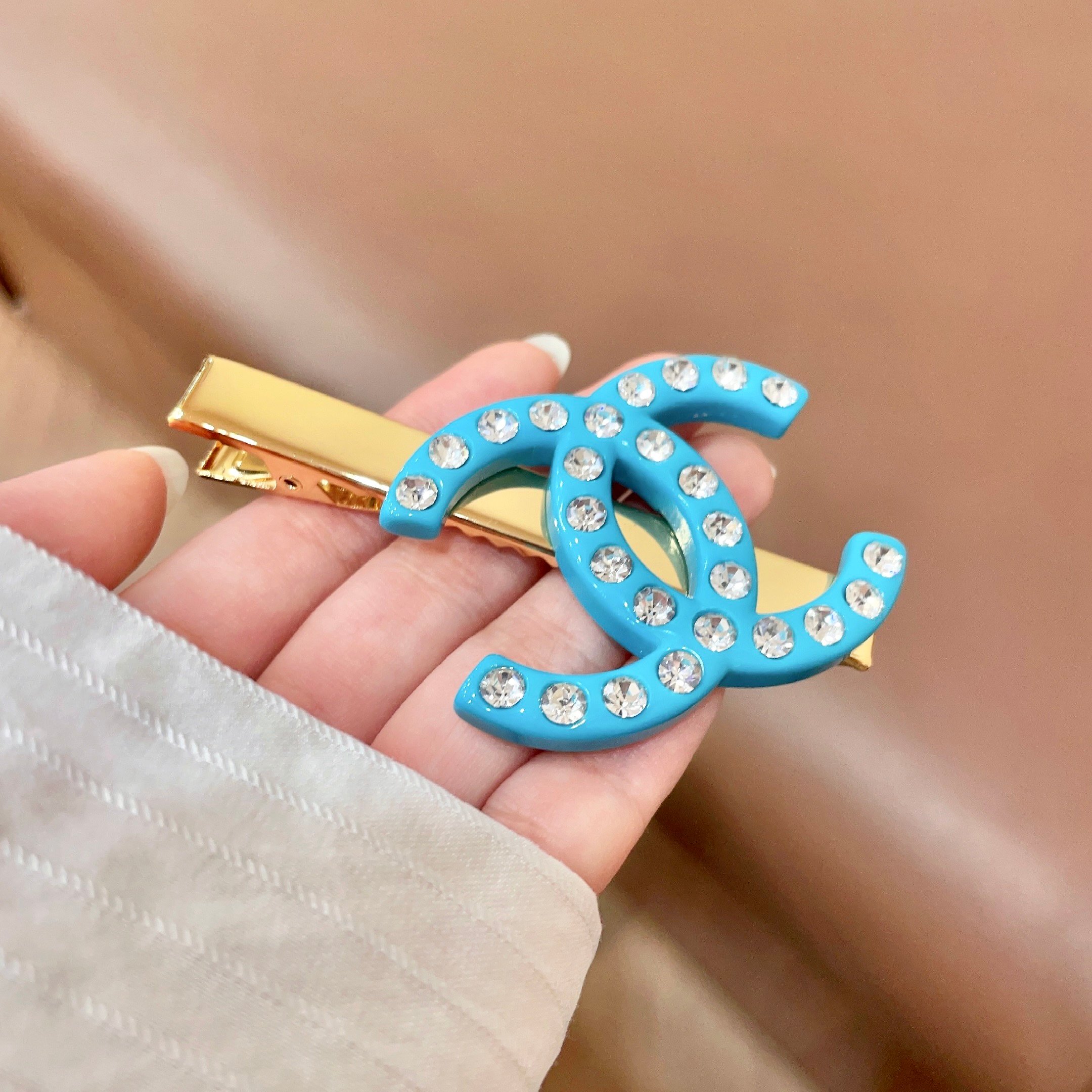 Chanel CC Logo Crystal Hair Clip brooch Turquoise blue resin gold-tone metal clear crystal 6cm
