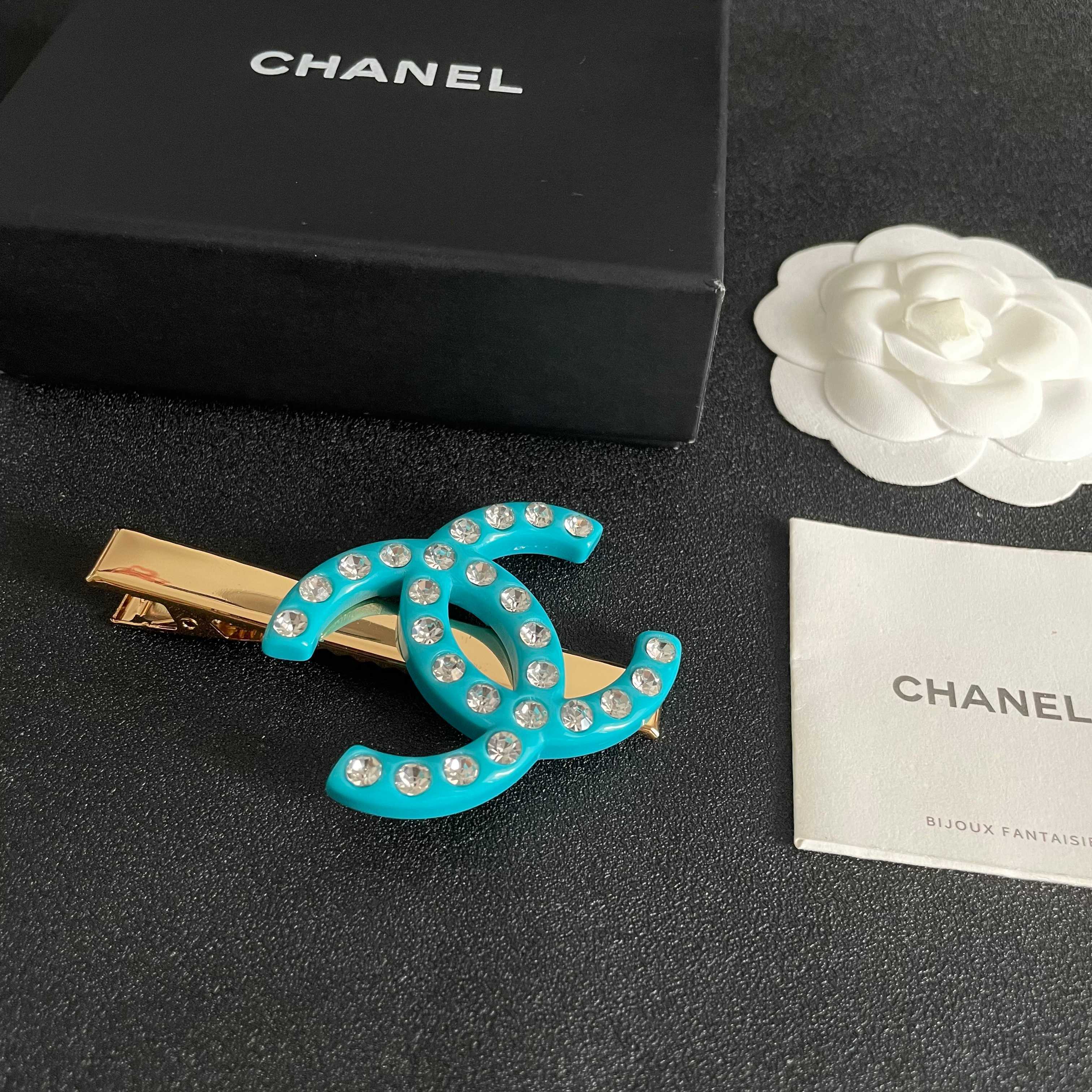 Chanel CC Logo Crystal Hair Clip brooch Turquoise blue resin gold-tone metal clear crystal 6cm