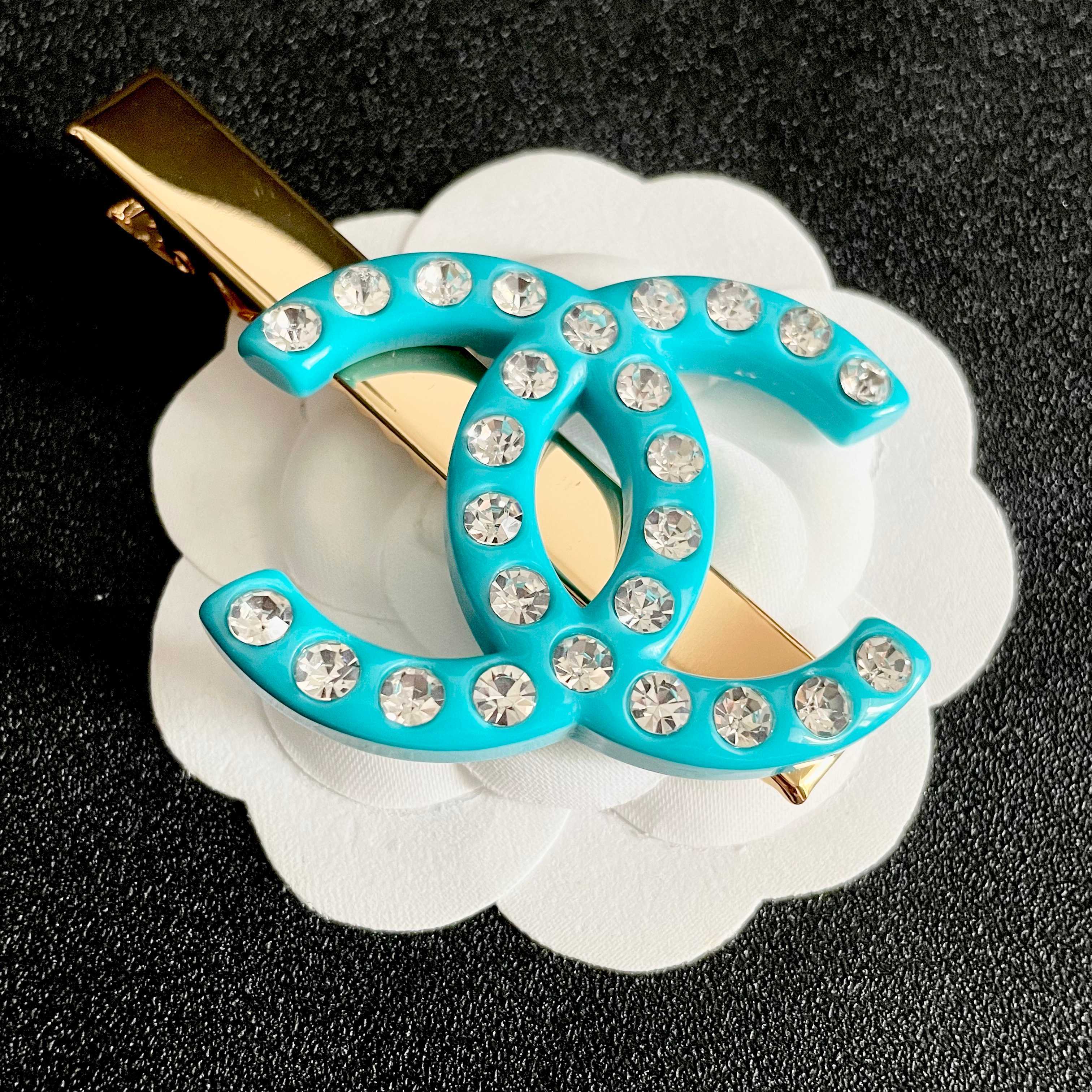 Chanel CC Logo Crystal Hair Clip brooch Turquoise blue resin gold-tone metal clear crystal 6cm