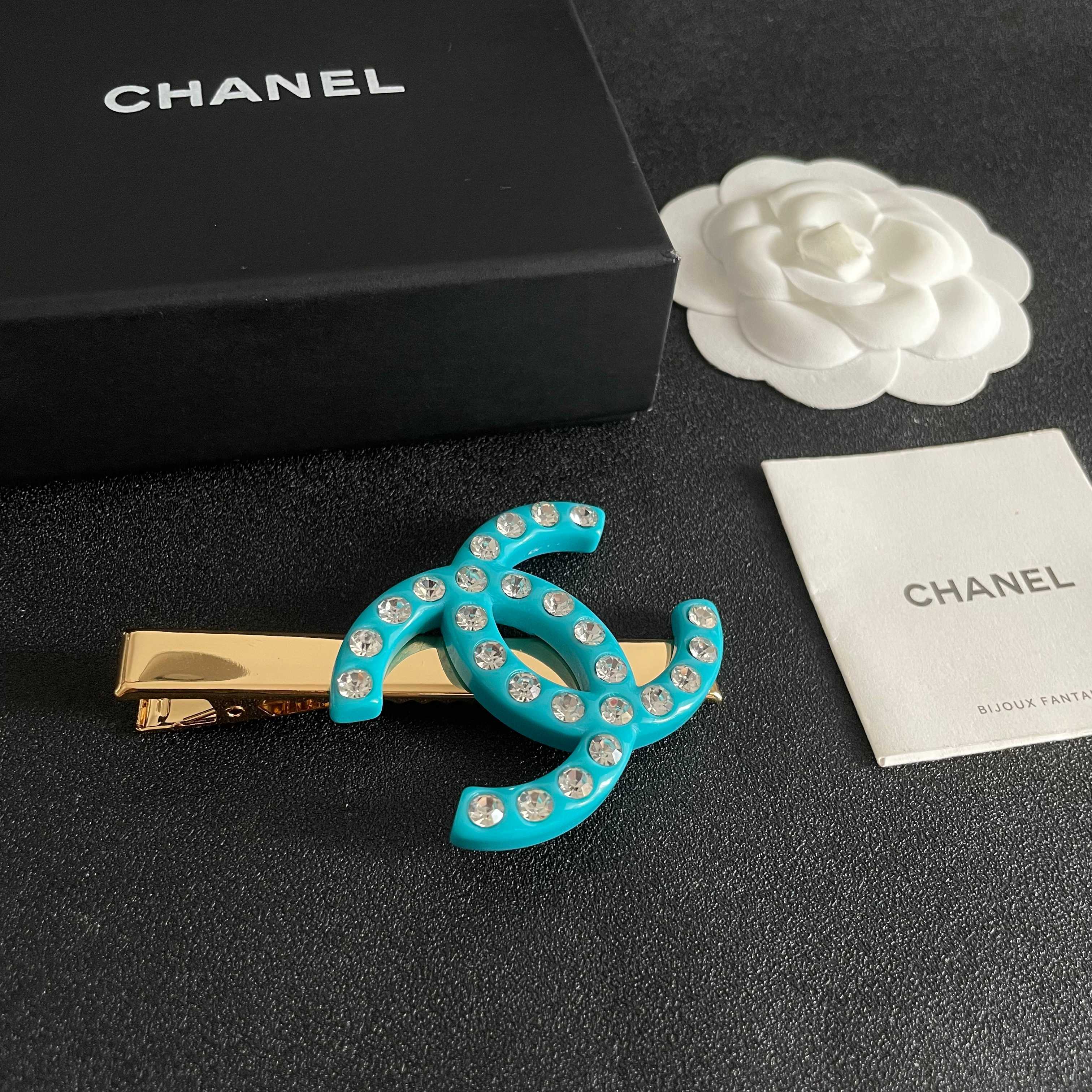 Chanel CC Logo Crystal Hair Clip brooch Turquoise blue resin gold-tone metal clear crystal 6cm