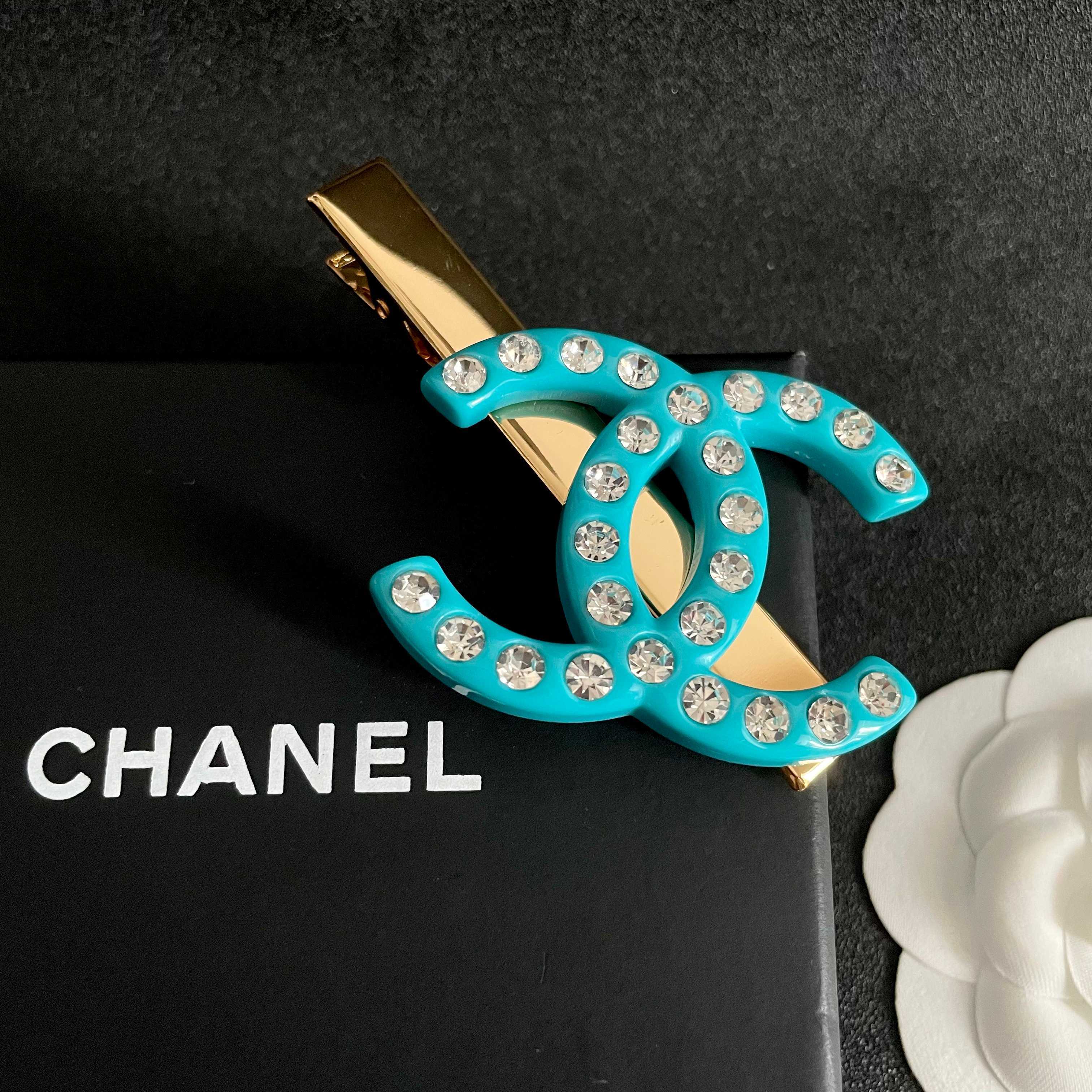 Chanel CC Logo Crystal Hair Clip brooch Turquoise blue resin gold-tone metal clear crystal 6cm