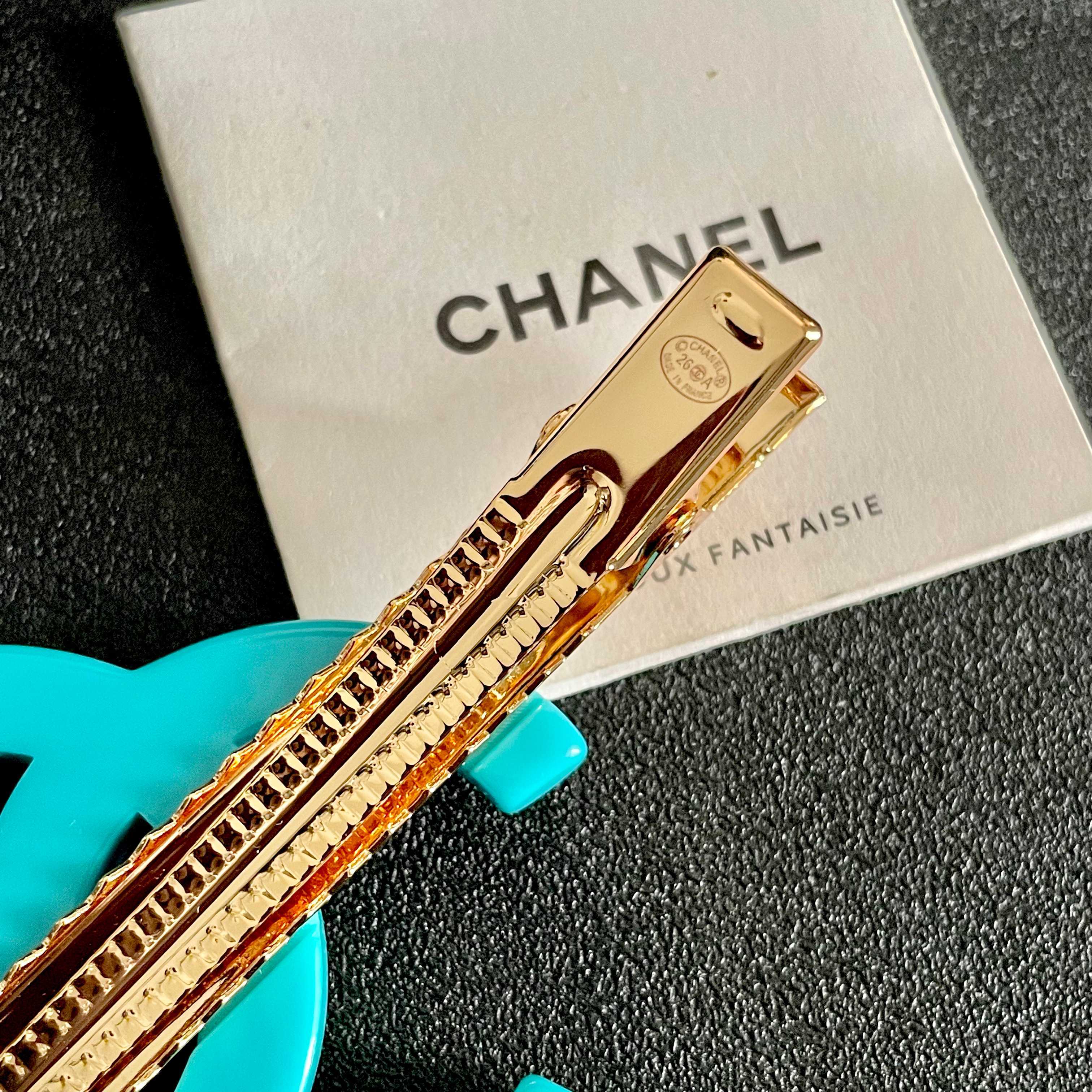 Chanel CC Logo Crystal Hair Clip brooch Turquoise blue resin gold-tone metal clear crystal 6cm