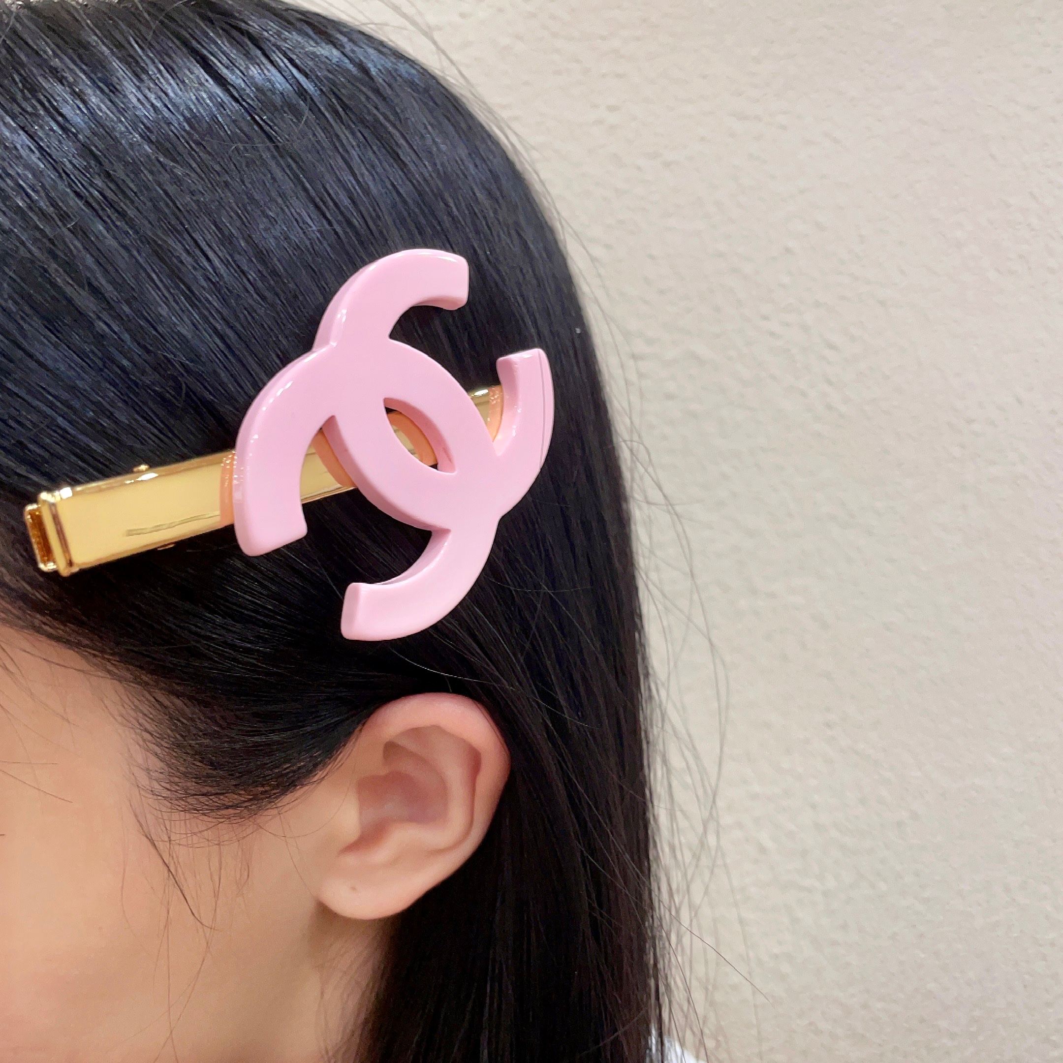 Chanel CC Logo Hair Clip brooch Gold-tone metal with light pink resin CC logo 6cm