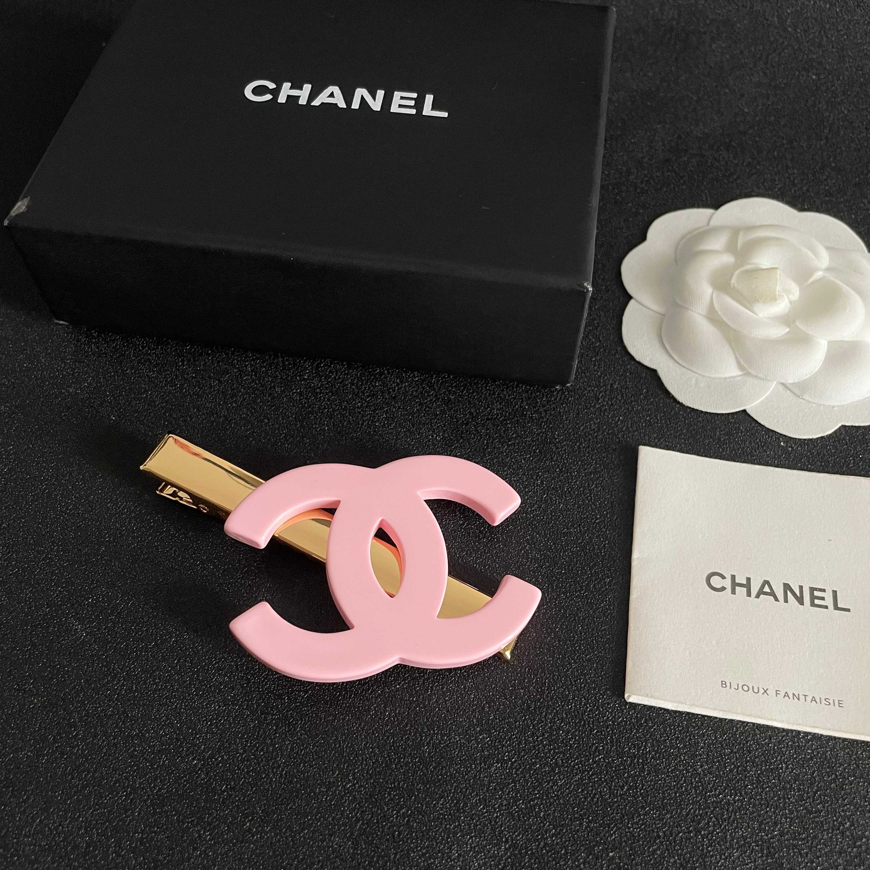 Chanel CC Logo Hair Clip brooch Gold-tone metal with light pink resin CC logo 6cm
