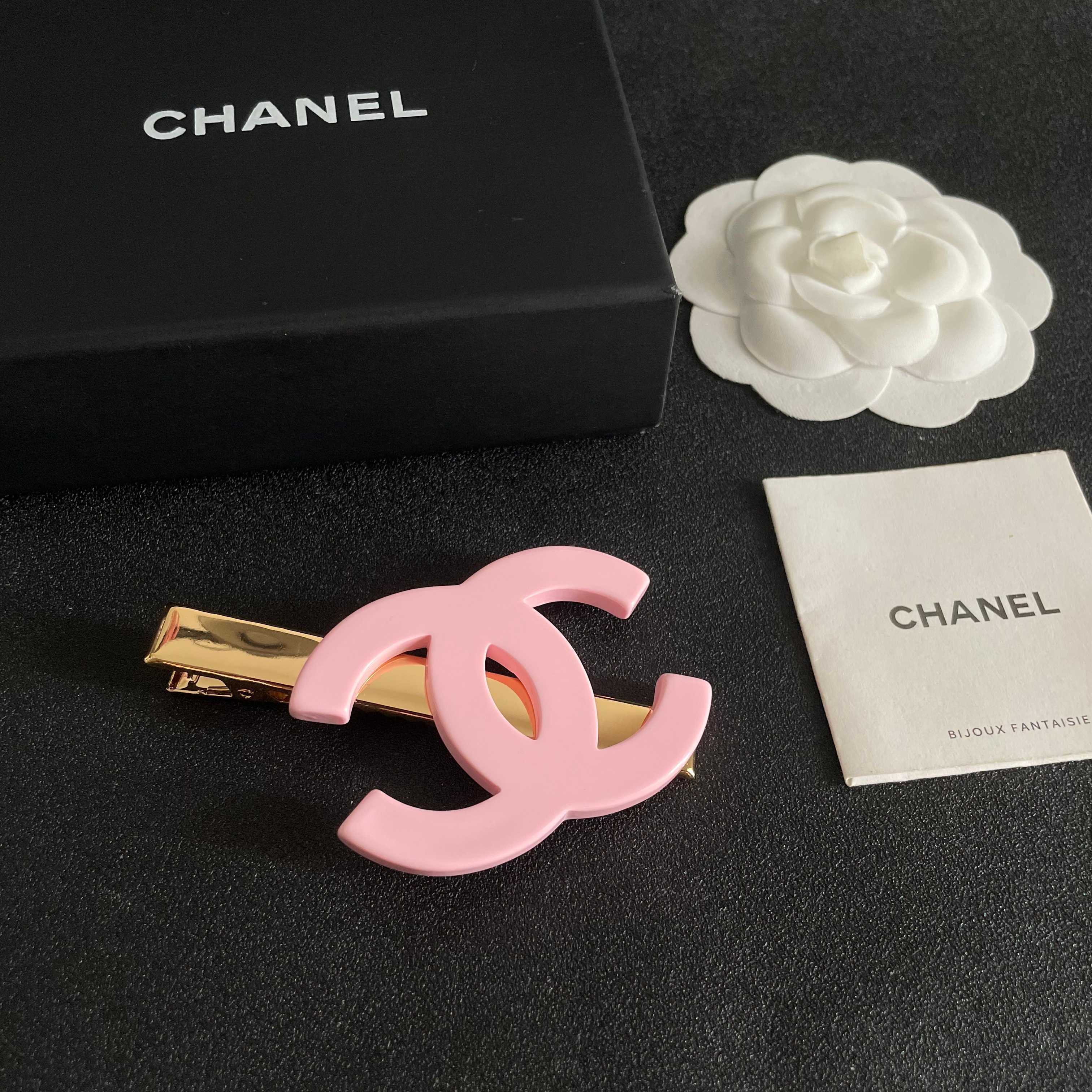 Chanel CC Logo Hair Clip brooch Gold-tone metal with light pink resin CC logo 6cm