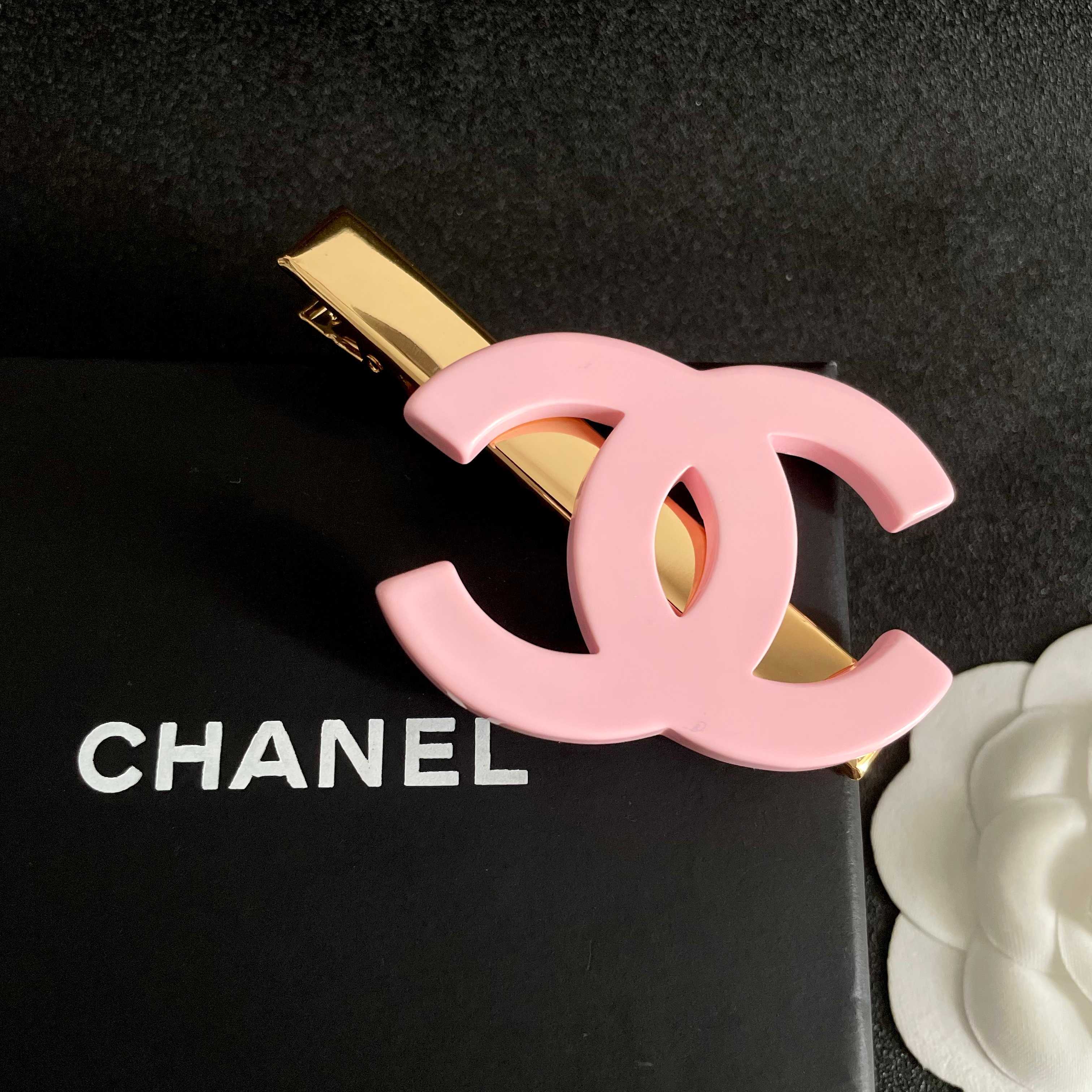 Chanel CC Logo Hair Clip brooch Gold-tone metal with light pink resin CC logo 6cm