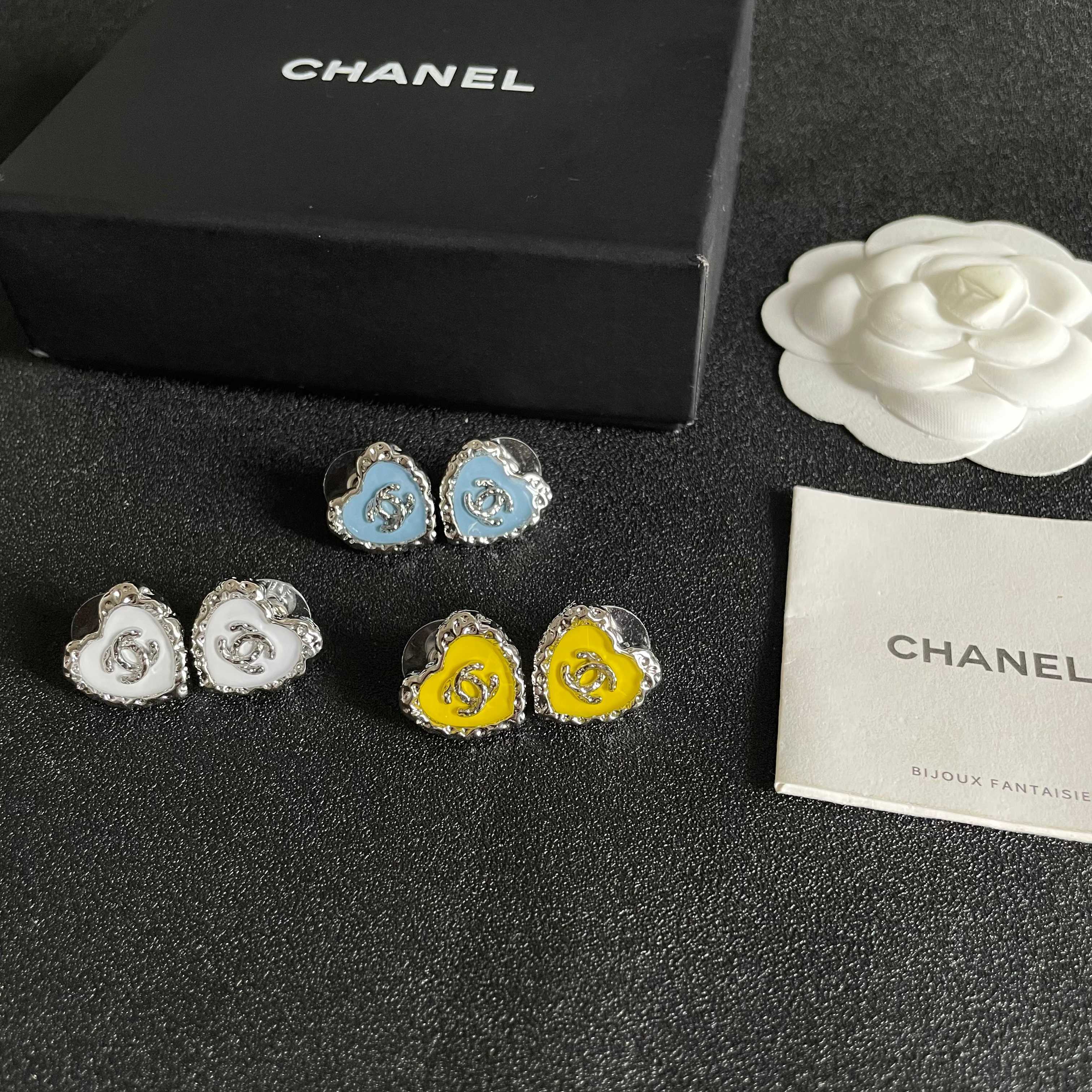 Chanel CC Heart Stud Earrings earrings silver-tone metal with bright yellow enamel 1 5cm diameter