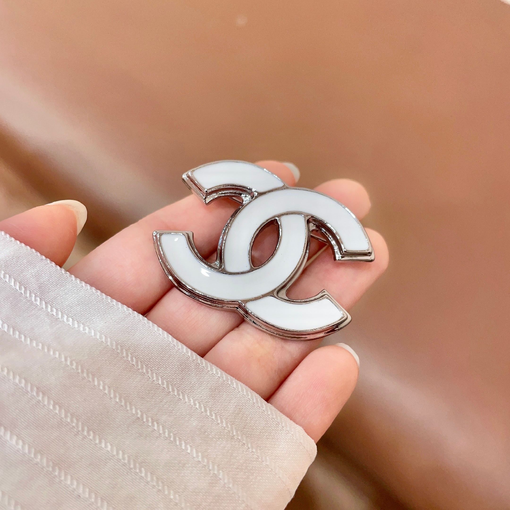 Chanel CC Logo brooch silver-toned metal with white enamel 3cm width
