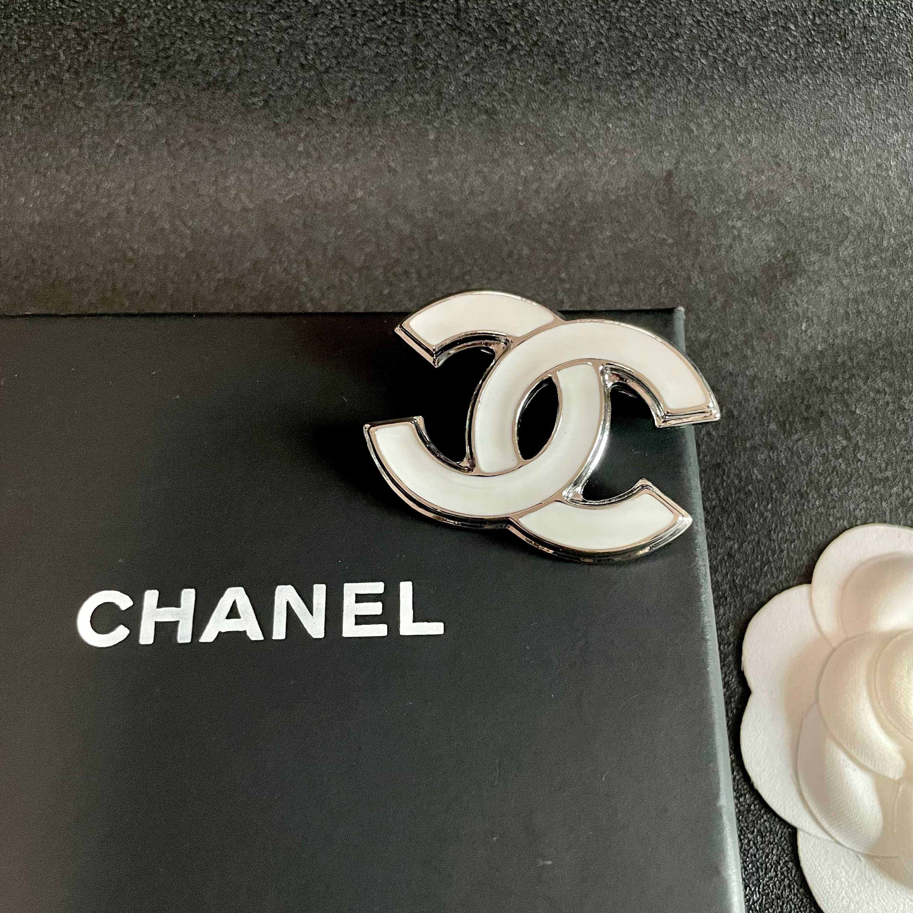 Chanel CC Logo brooch silver-toned metal with white enamel 3cm width