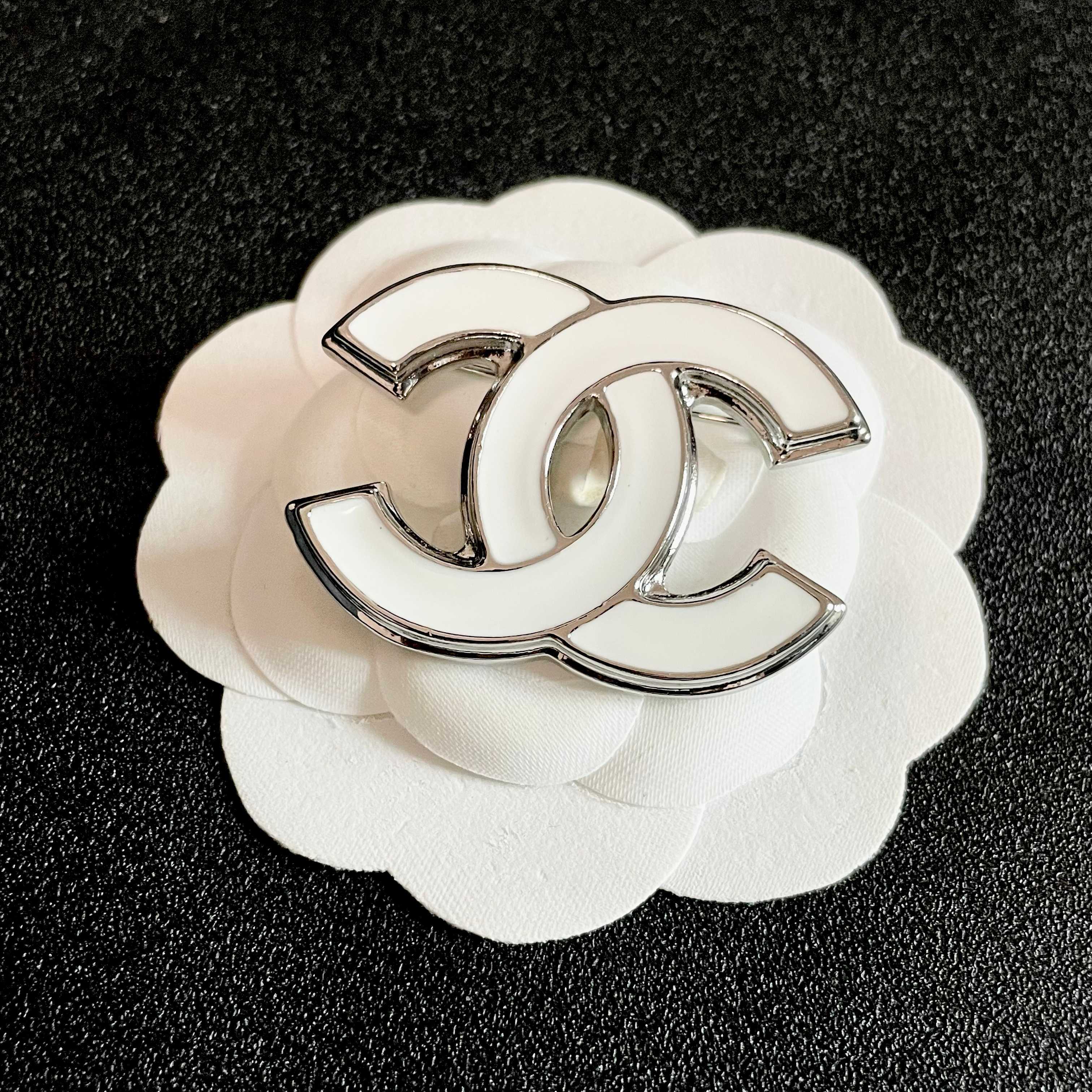 Chanel CC Logo brooch silver-toned metal with white enamel 3cm width