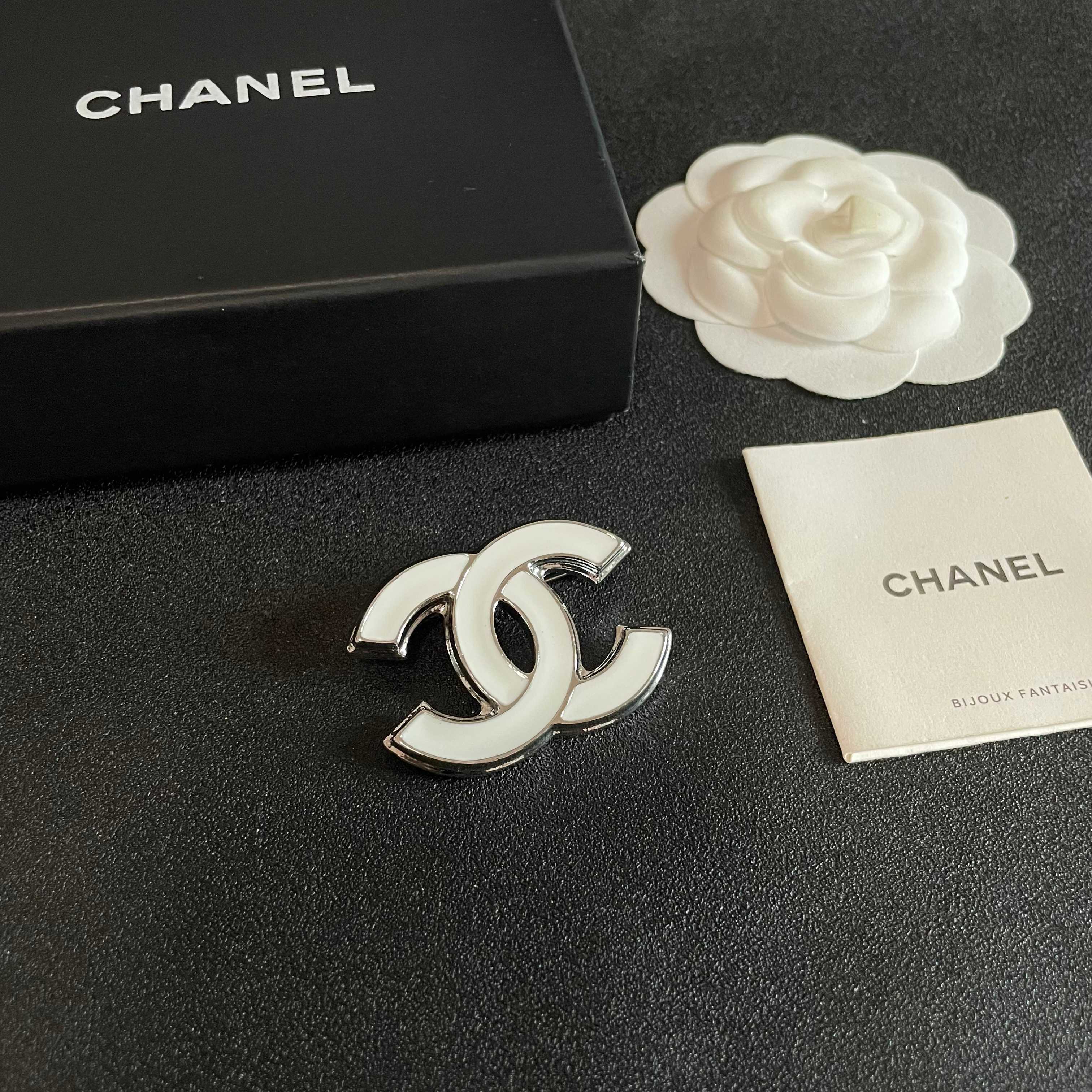Chanel CC Logo brooch silver-toned metal with white enamel 3cm width