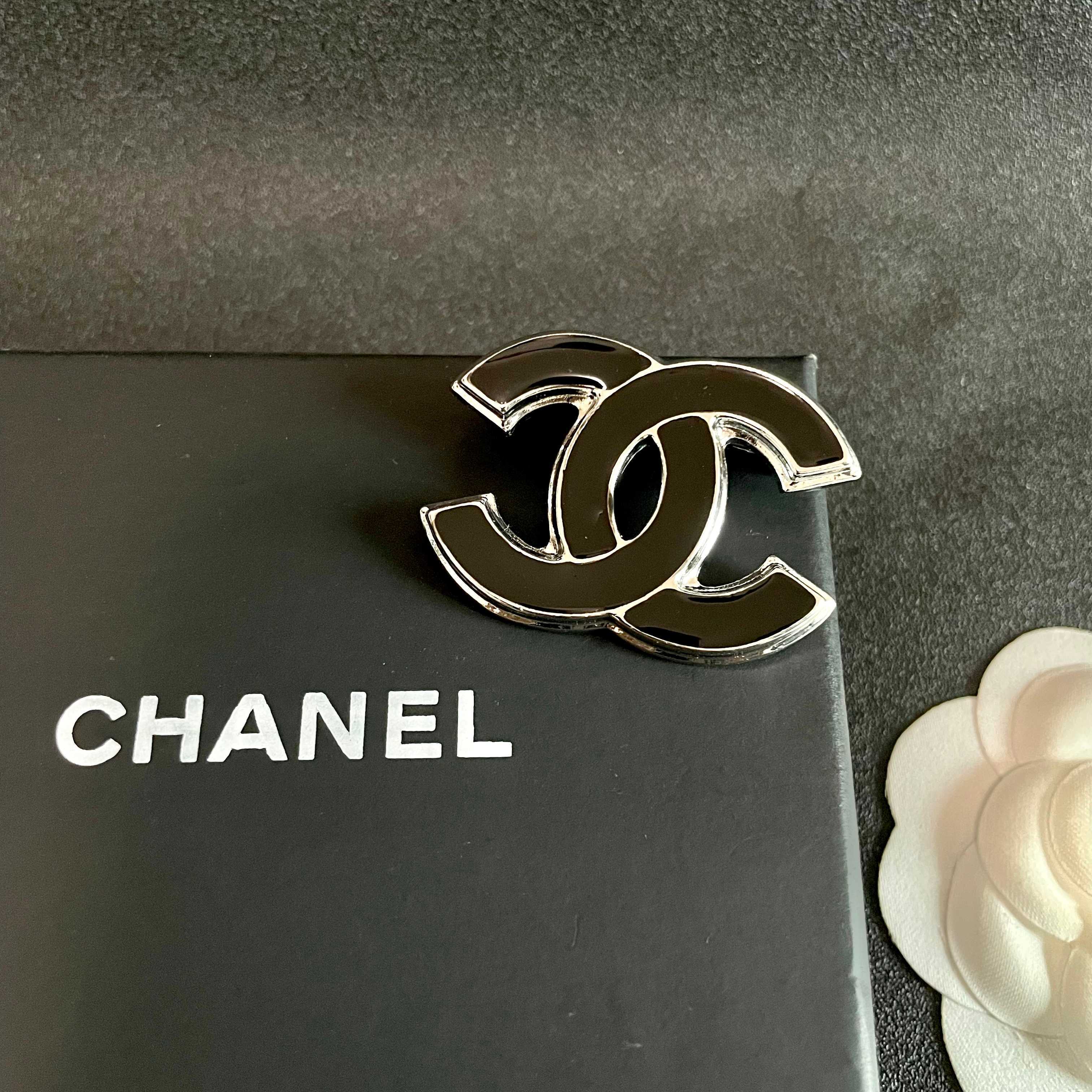 Chanel CC Logo brooch silver tone metal with black enamel 3 5cm width
