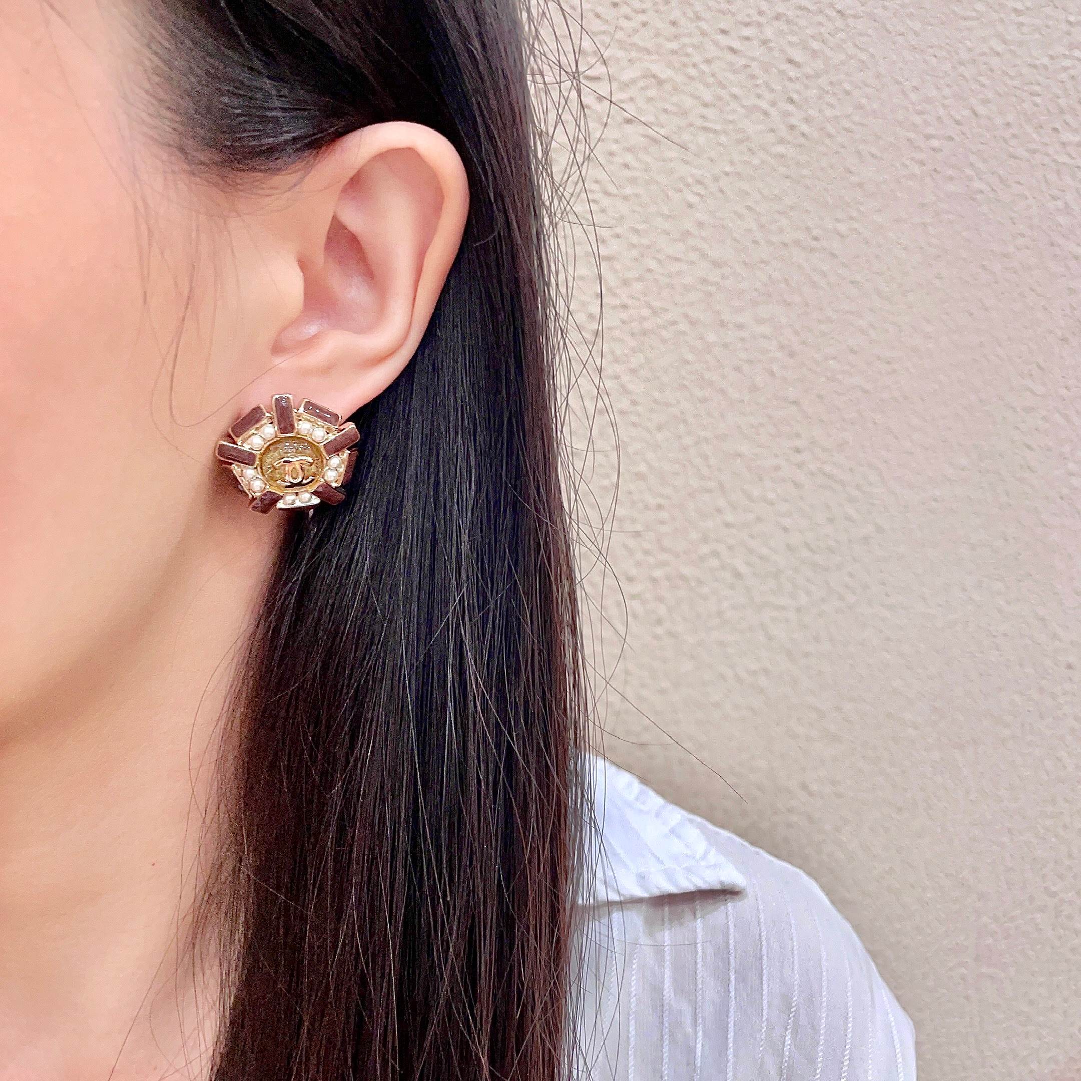 Chanel CC Logo Snowflake Stud Earrings earrings Gold tone metal brown enamel white faux pearl 2cm diameter