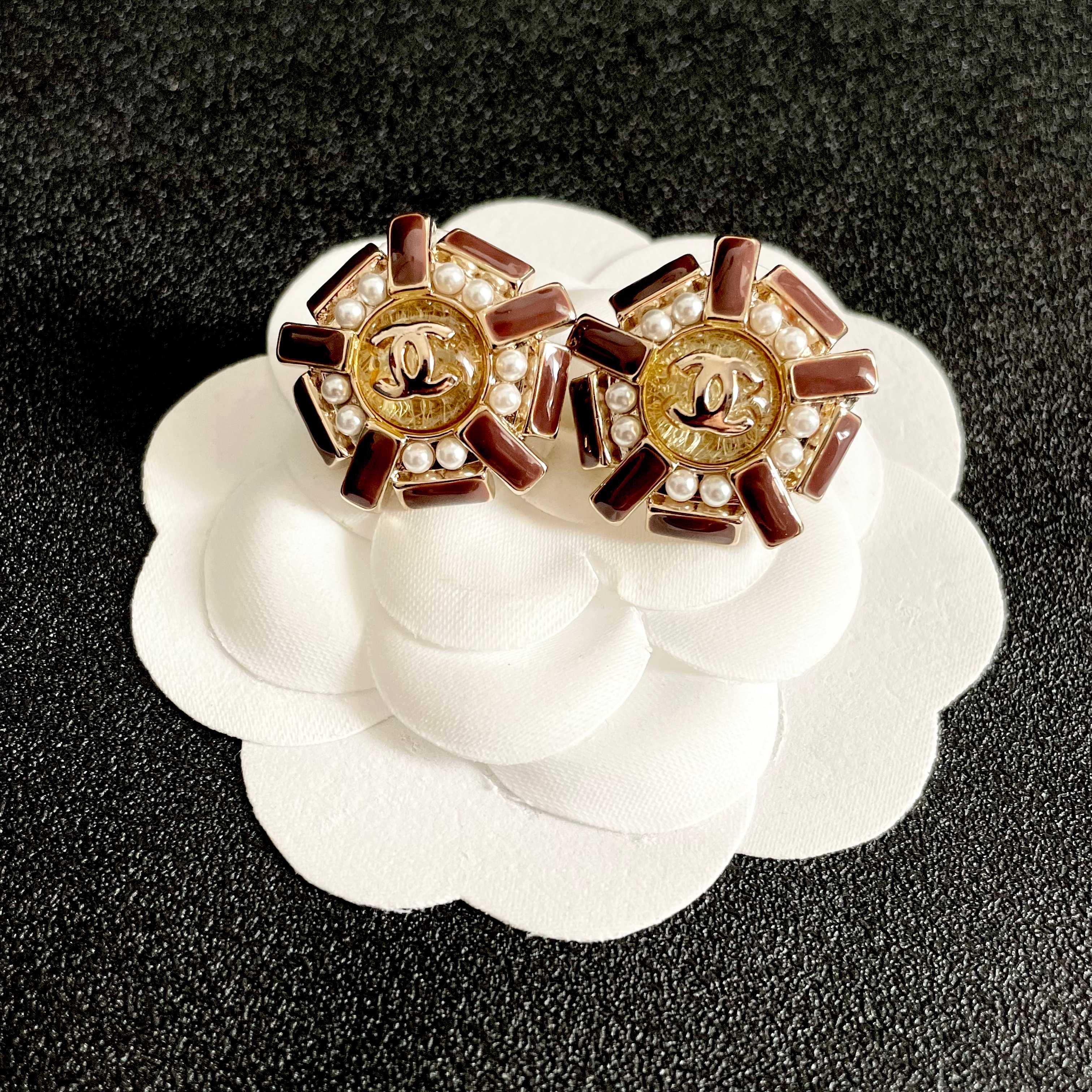 Chanel CC Logo Snowflake Stud Earrings earrings Gold tone metal brown enamel white faux pearl 2cm diameter