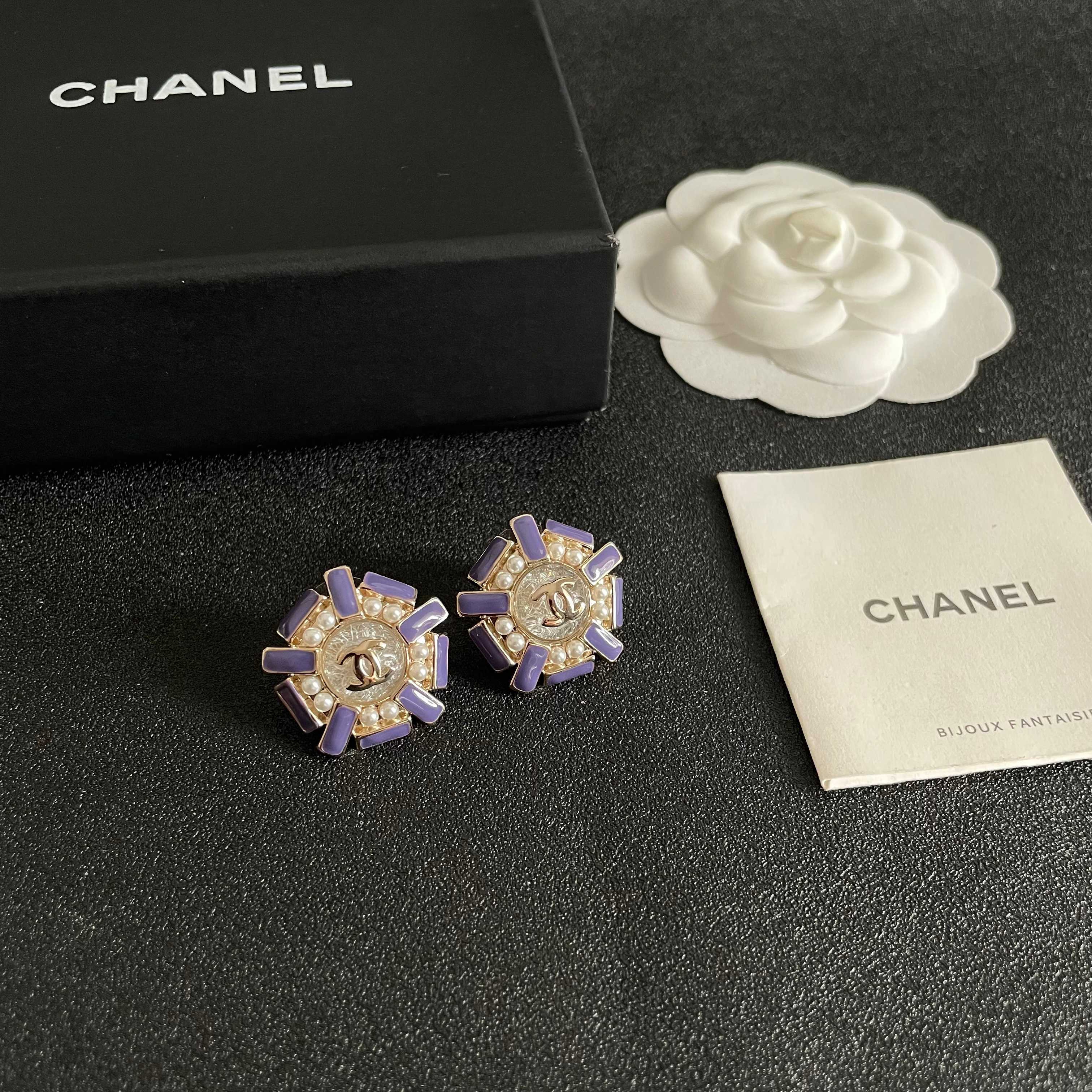 Chanel CC Logo Sunburst Stud Earrings earrings Gold tone metal purple enamel white faux pearl clear textured center 2cm diameter