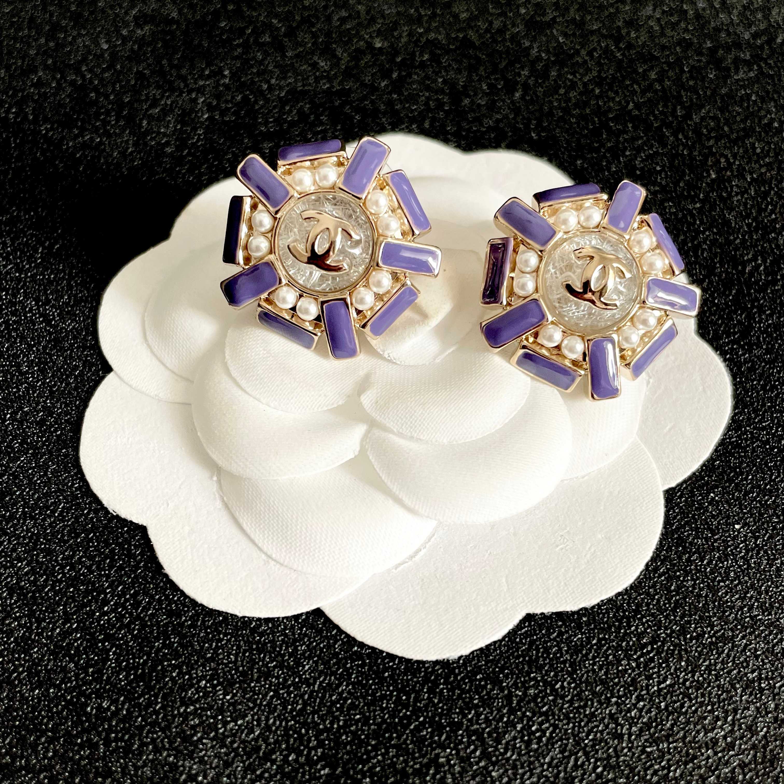 Chanel CC Logo Sunburst Stud Earrings earrings Gold tone metal purple enamel white faux pearl clear textured center 2cm diameter