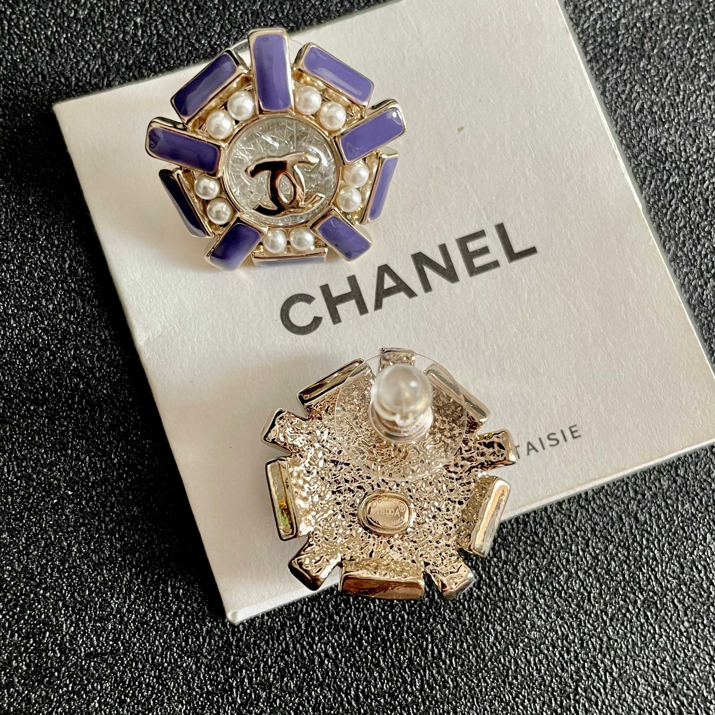 Chanel CC Logo Sunburst Stud Earrings earrings Gold tone metal purple enamel white faux pearl clear textured center 2cm diameter