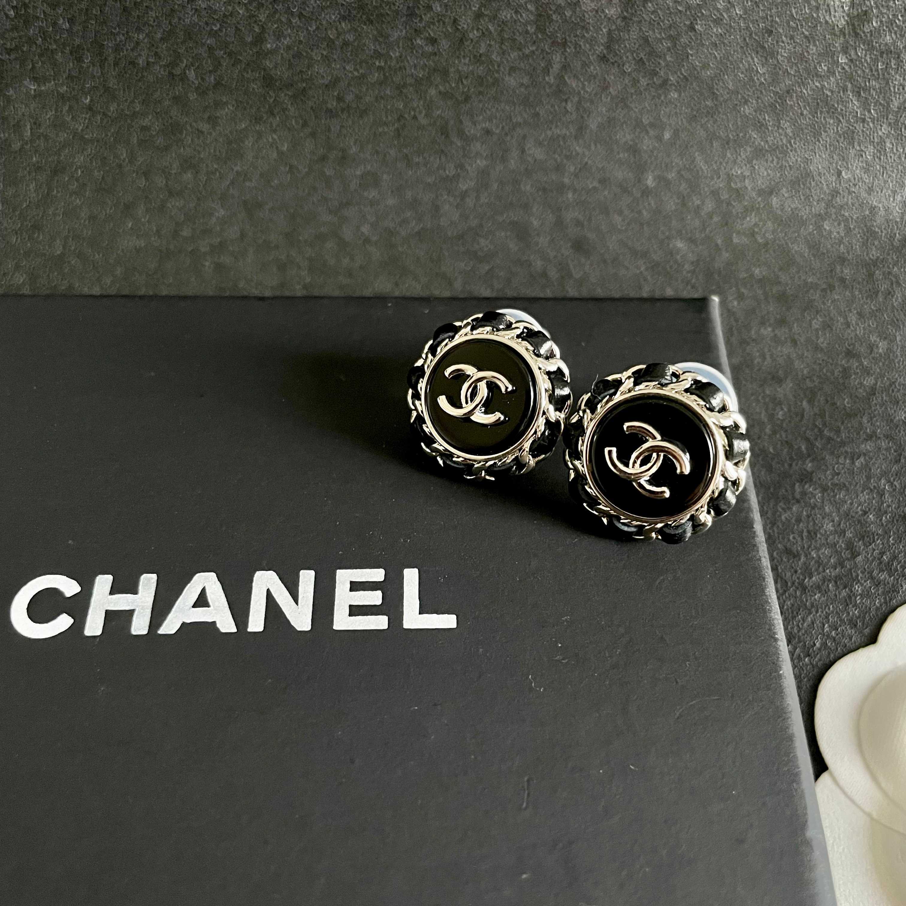 Chanel CC Logo Chain Edge Round Stud Earrings earrings silver-tone metal with black enamel center and black chain detailing 1 5cm diameter