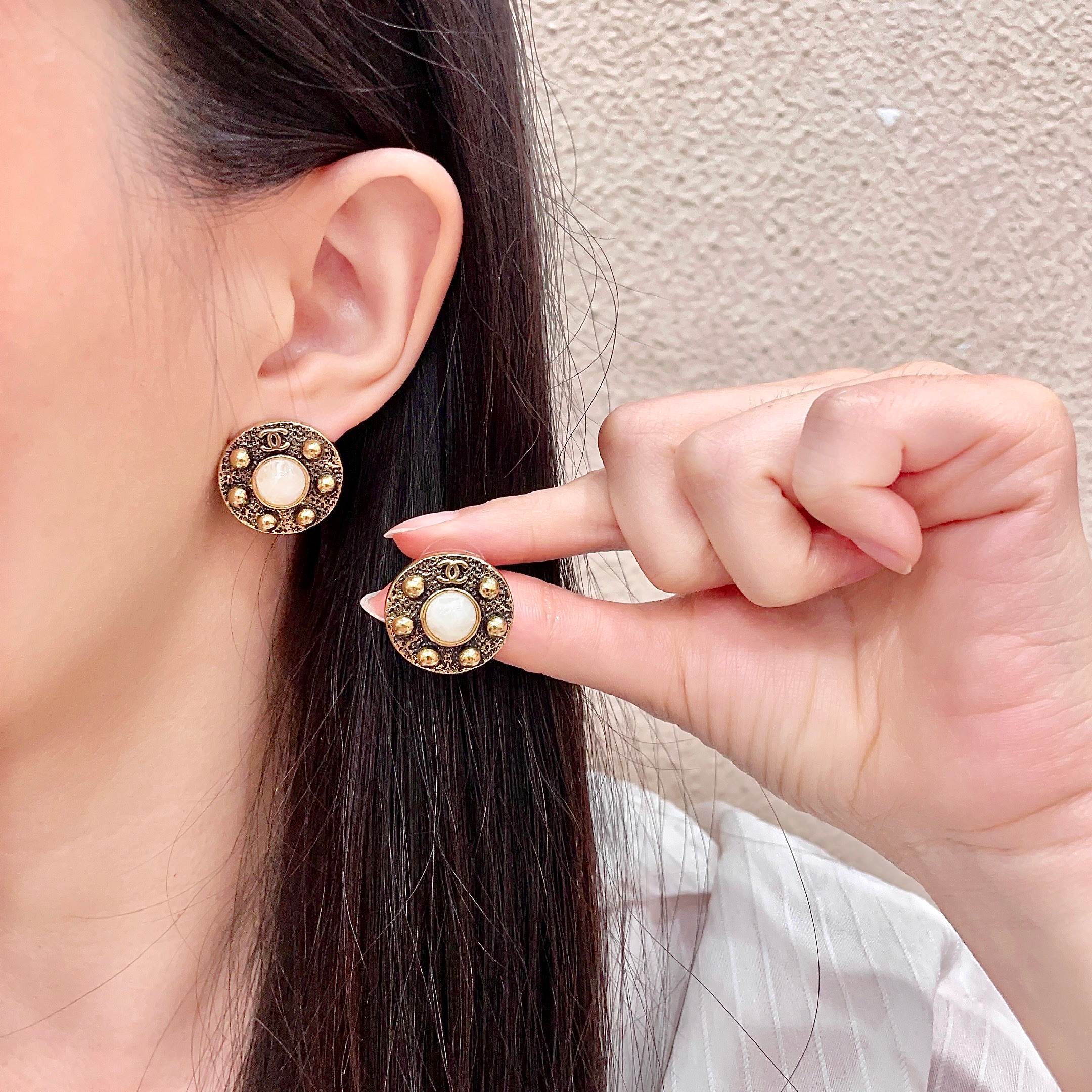 Chanel CC Logo Round Stud Earrings earrings antique gold metal white mother-of-pearl center stone 1 5cm diameter