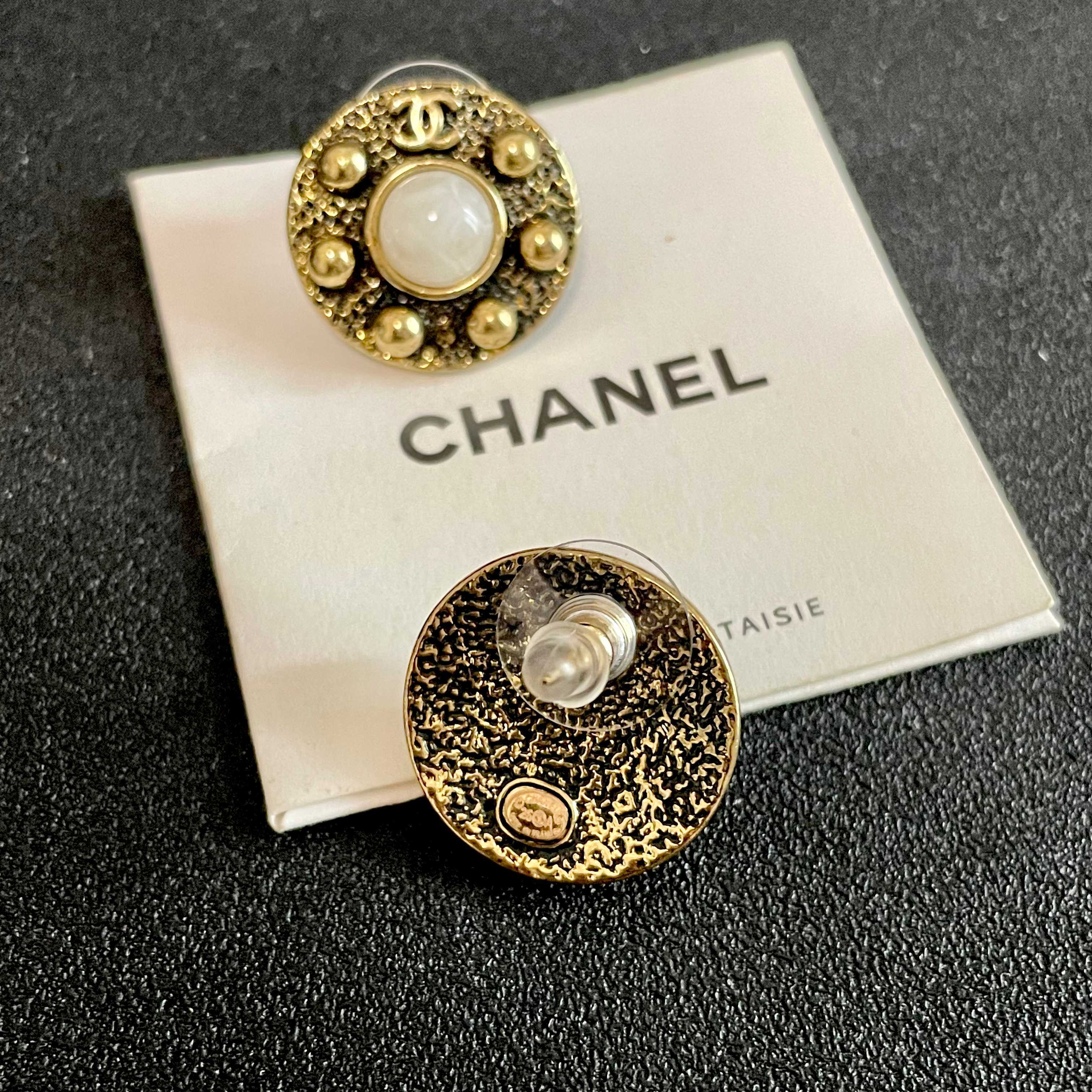 Chanel CC Logo Round Stud Earrings earrings antique gold metal white mother-of-pearl center stone 1 5cm diameter