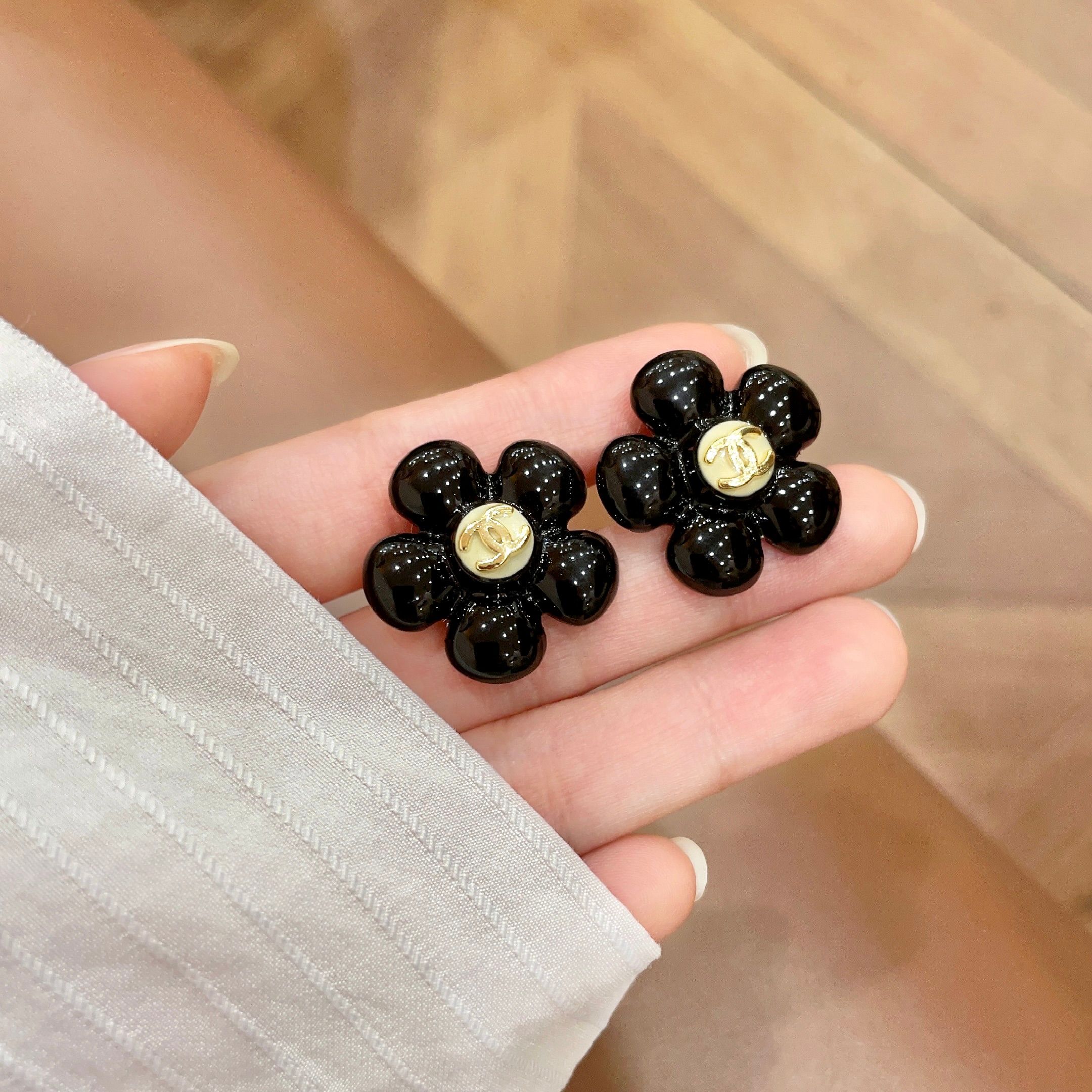 Chanel CC Logo Flower Stud Earrings earrings glossy black resin gold-tone metal interlocking CC logo 2cm diameter per earring