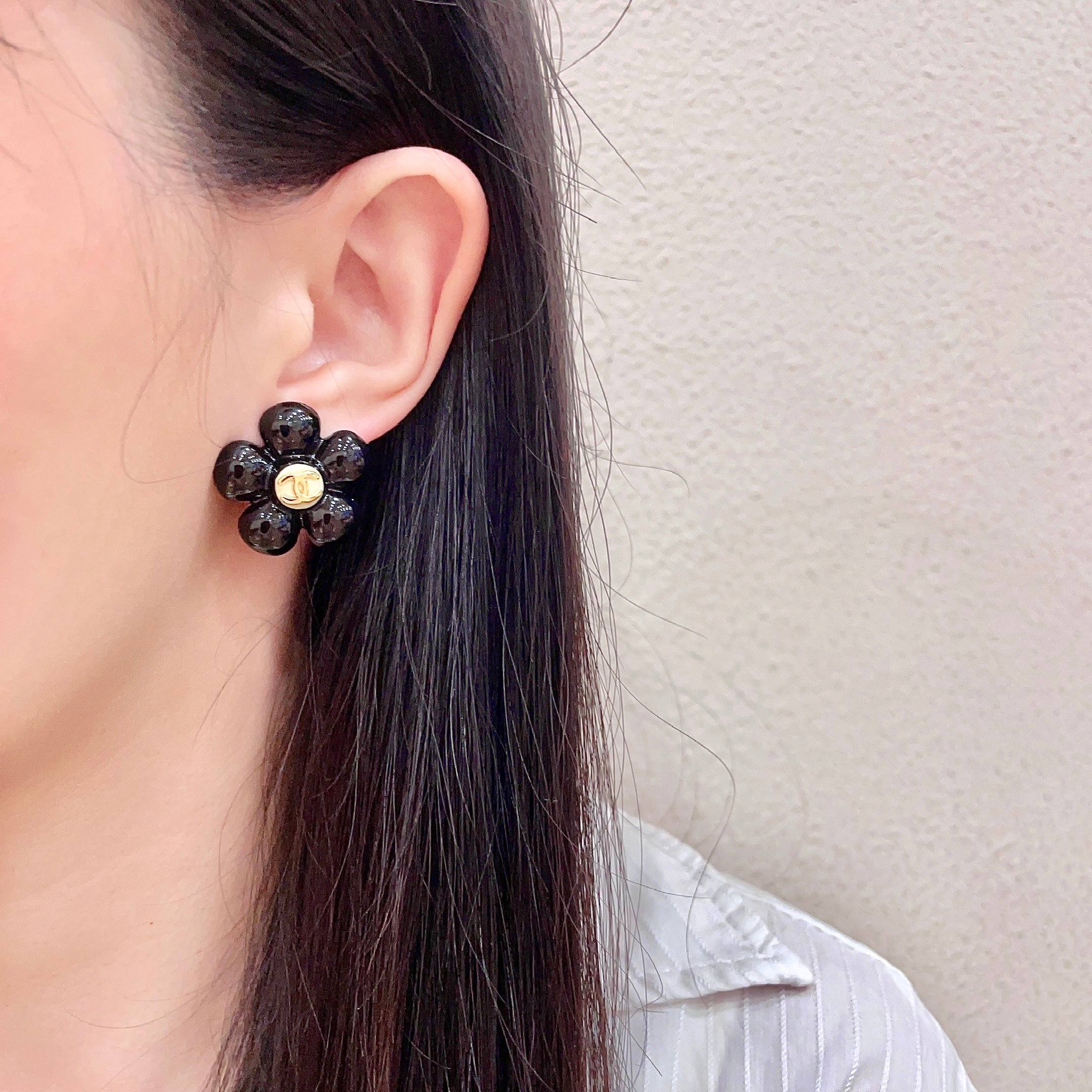 Chanel CC Logo Flower Stud Earrings earrings glossy black resin gold-tone metal interlocking CC logo 2cm diameter per earring