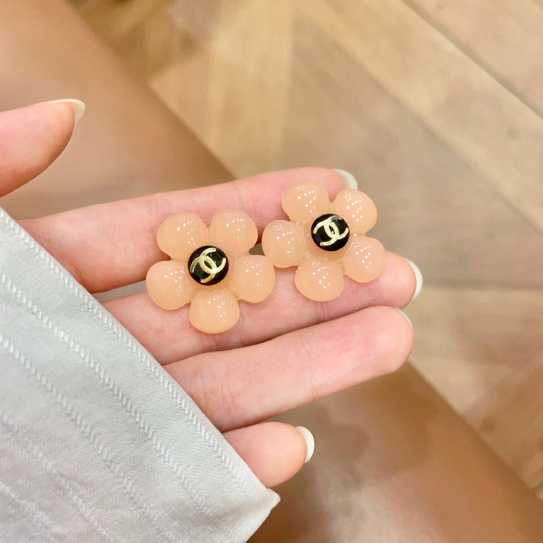 Chanel CC Logo Flower Stud Earrings earrings Peach resin gold-tone metal black enamel 2cm diameter