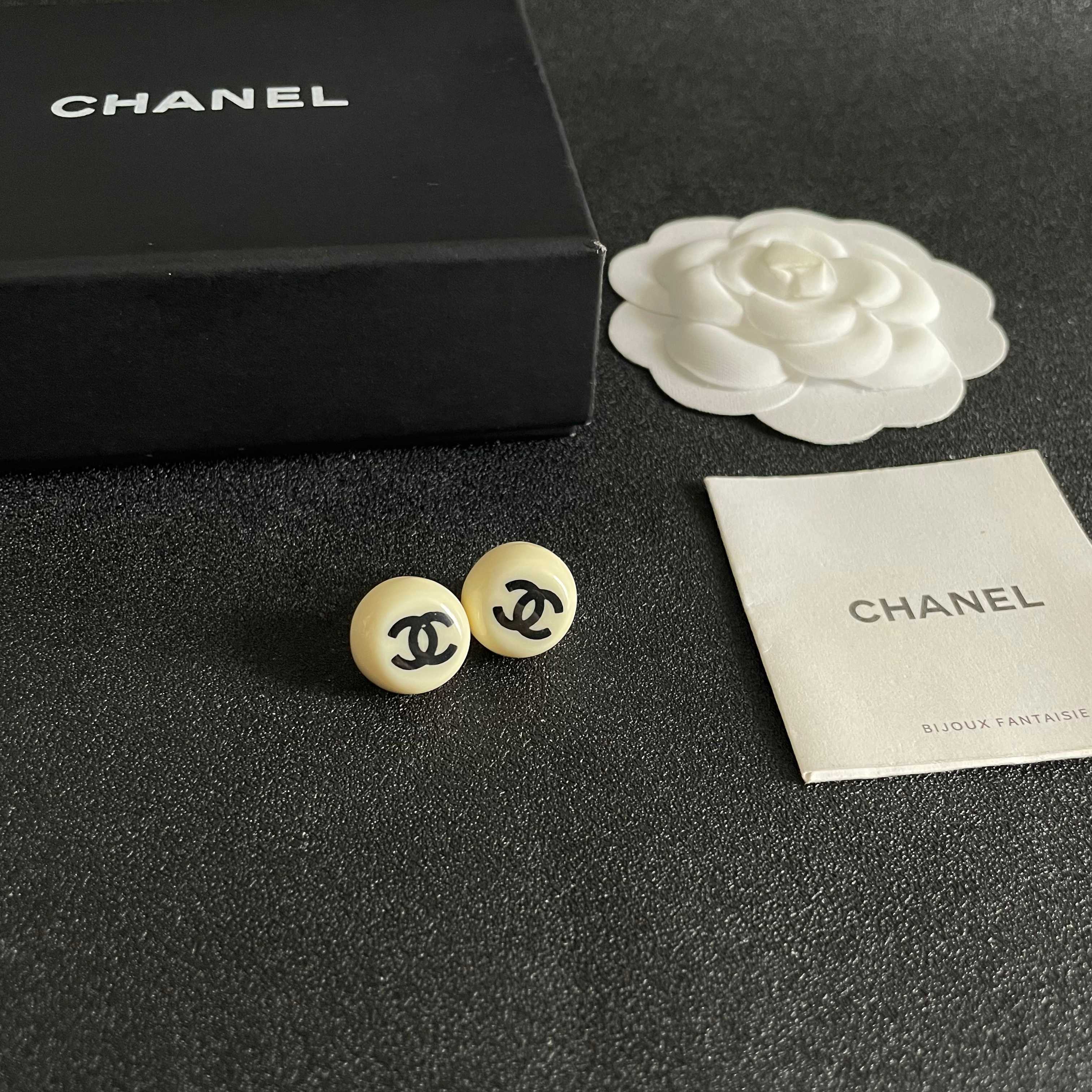 Chanel CC Logo Round Stud Earrings earrings Cream ivory resin with black interlocking CC logo 1 2cm diameter