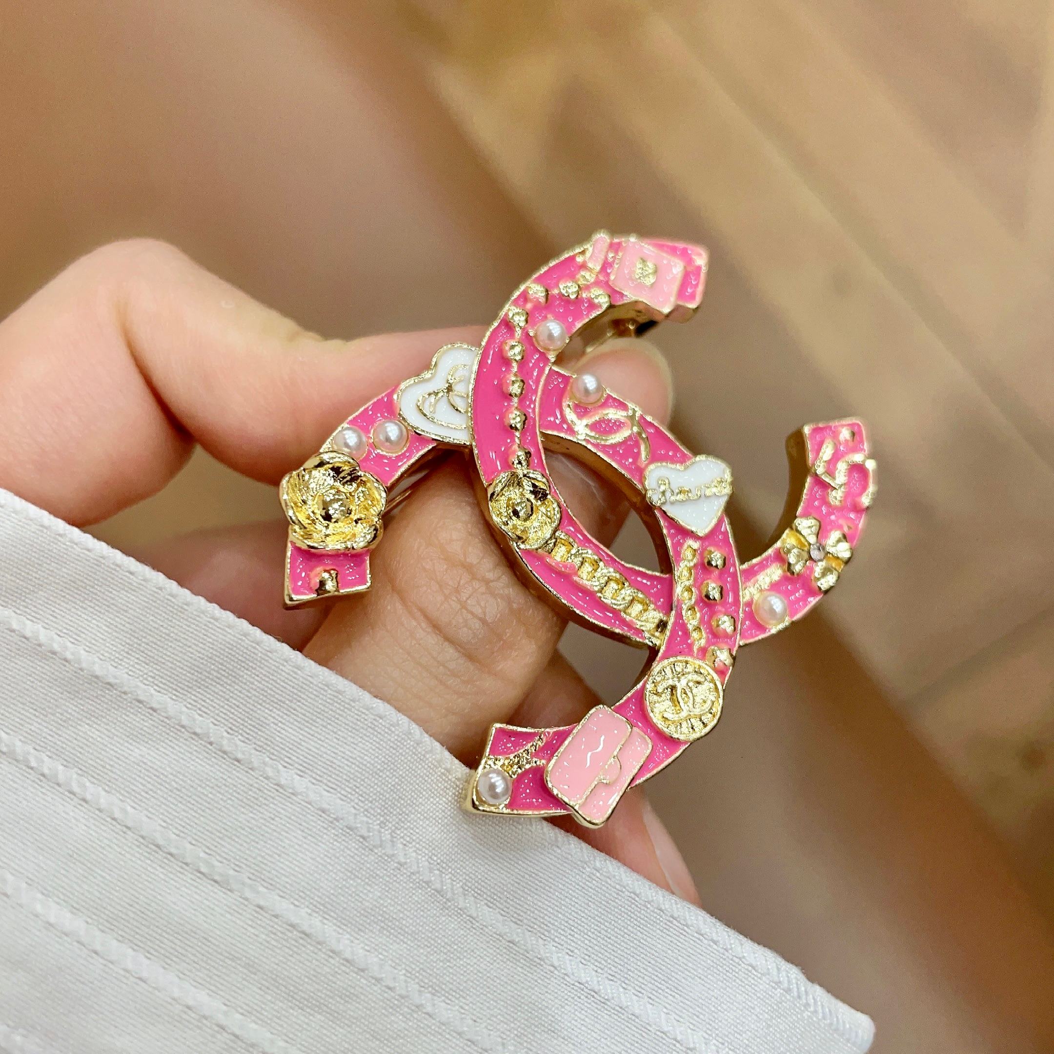 Chanel CC Logo Charms Brooch brooch Gold-tone metal with hot pink enamel white enamel accents white faux pearls 4cm width