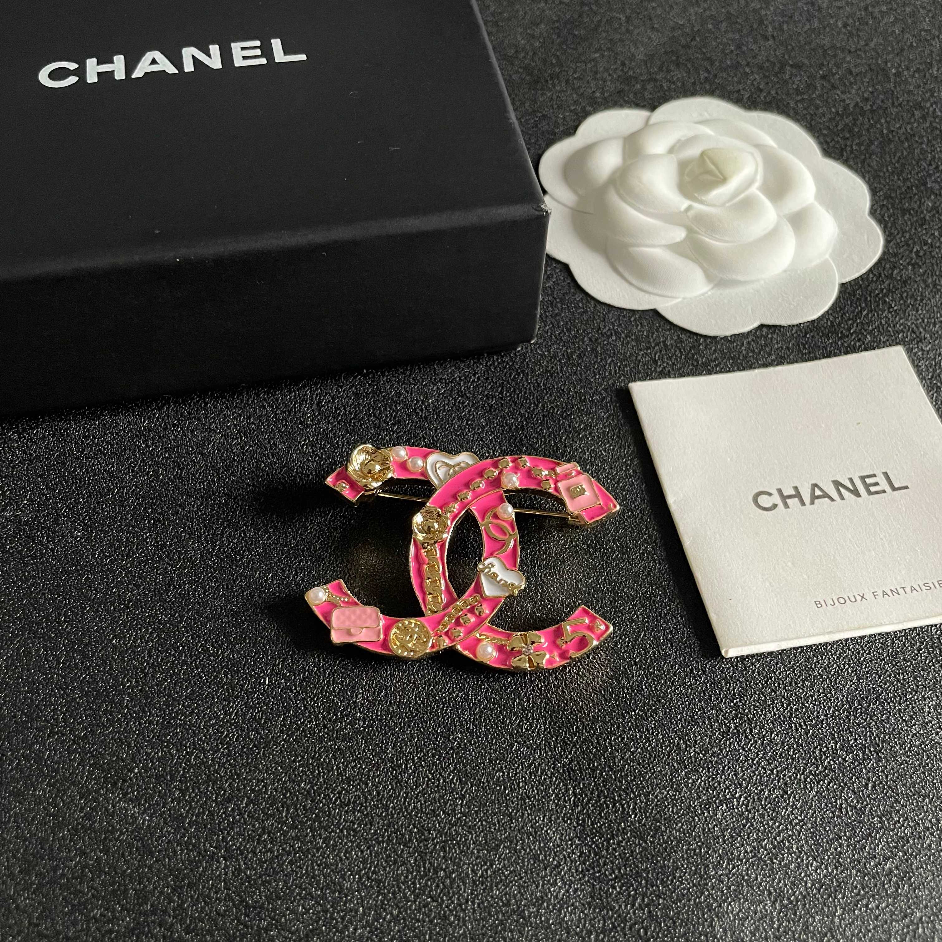 Chanel CC Logo Charms Brooch brooch Gold-tone metal with hot pink enamel white enamel accents white faux pearls 4cm width