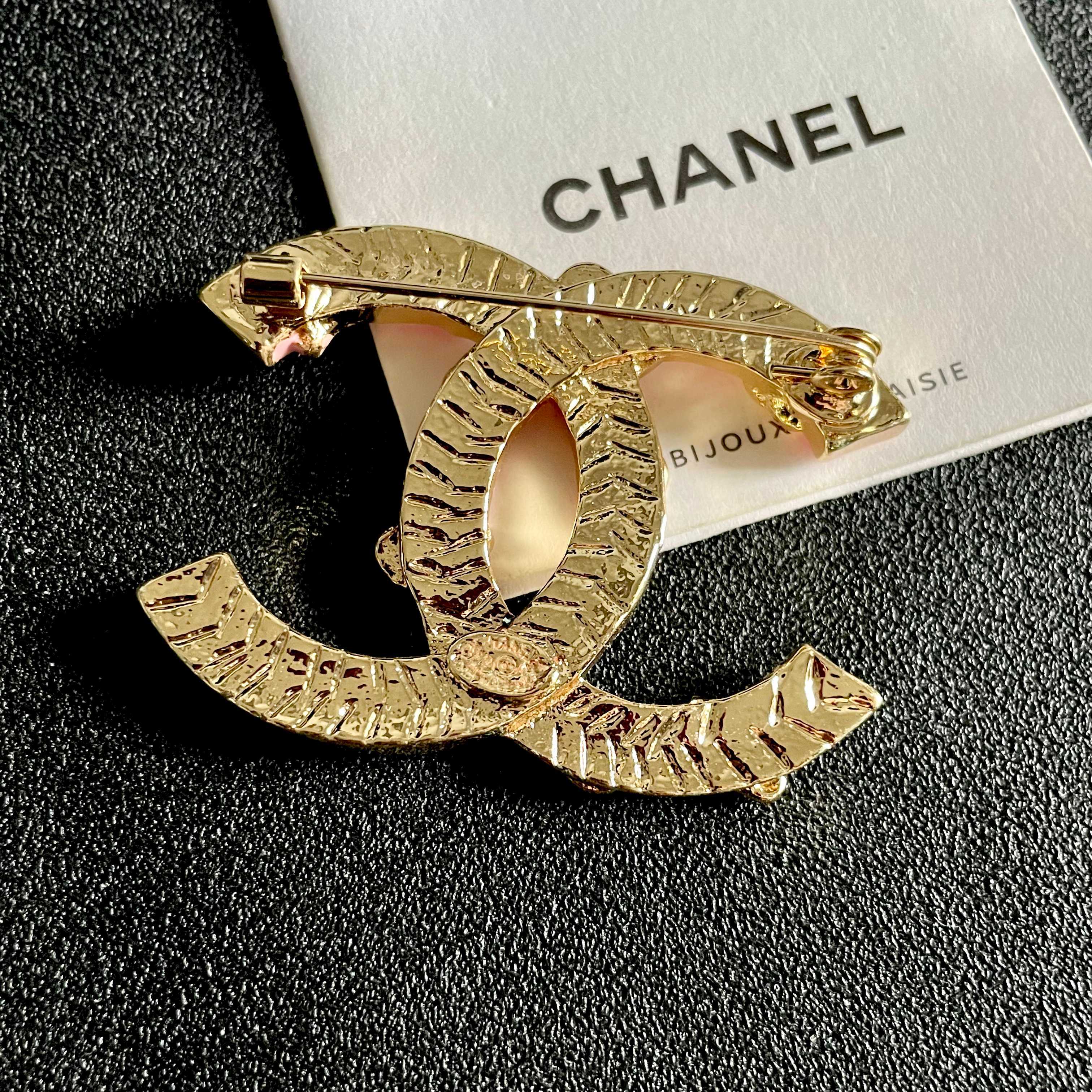 Chanel CC Logo Charms Brooch brooch Gold-tone metal with hot pink enamel white enamel accents white faux pearls 4cm width