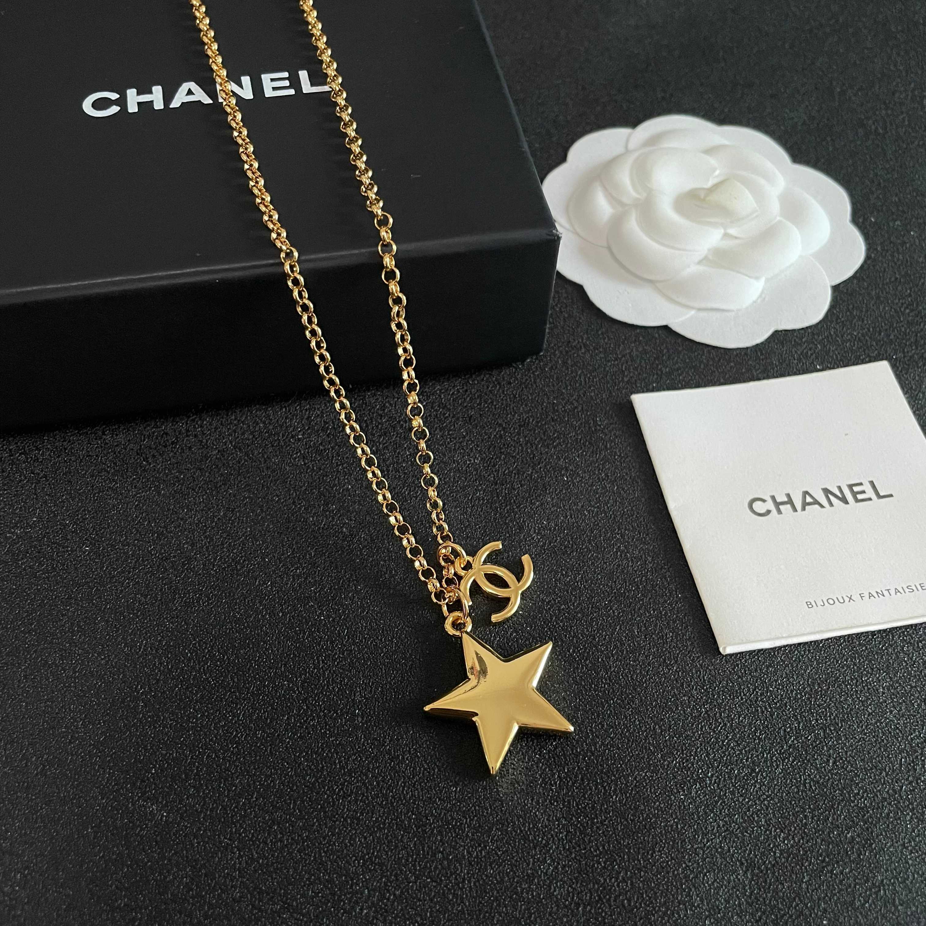 Chanel CC Star Pendant Necklace necklace Gold-tone metal silver-tone variant also available no gemstones 42cm
