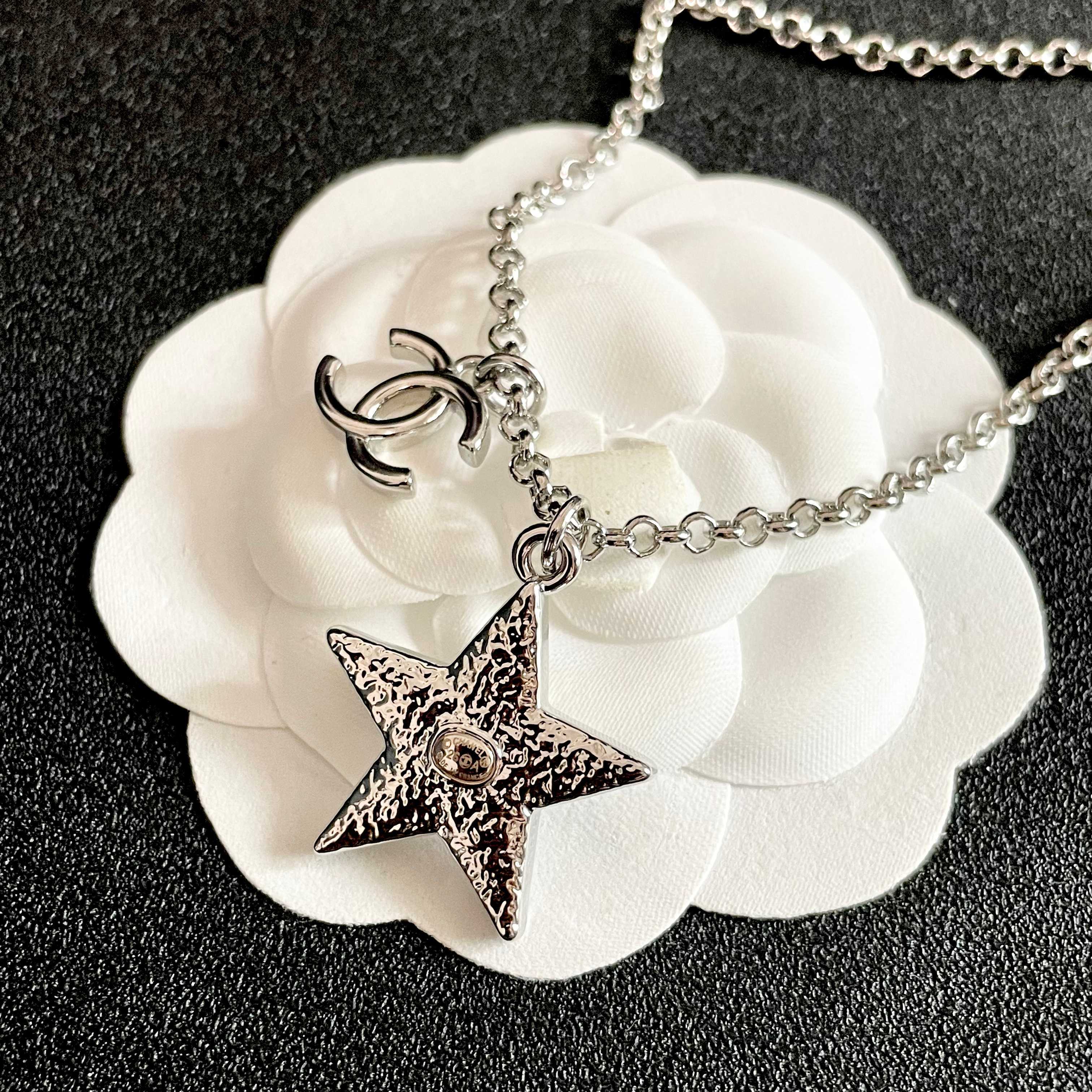 Chanel CC Star Pendant Necklace necklace silver tone metal 42cm