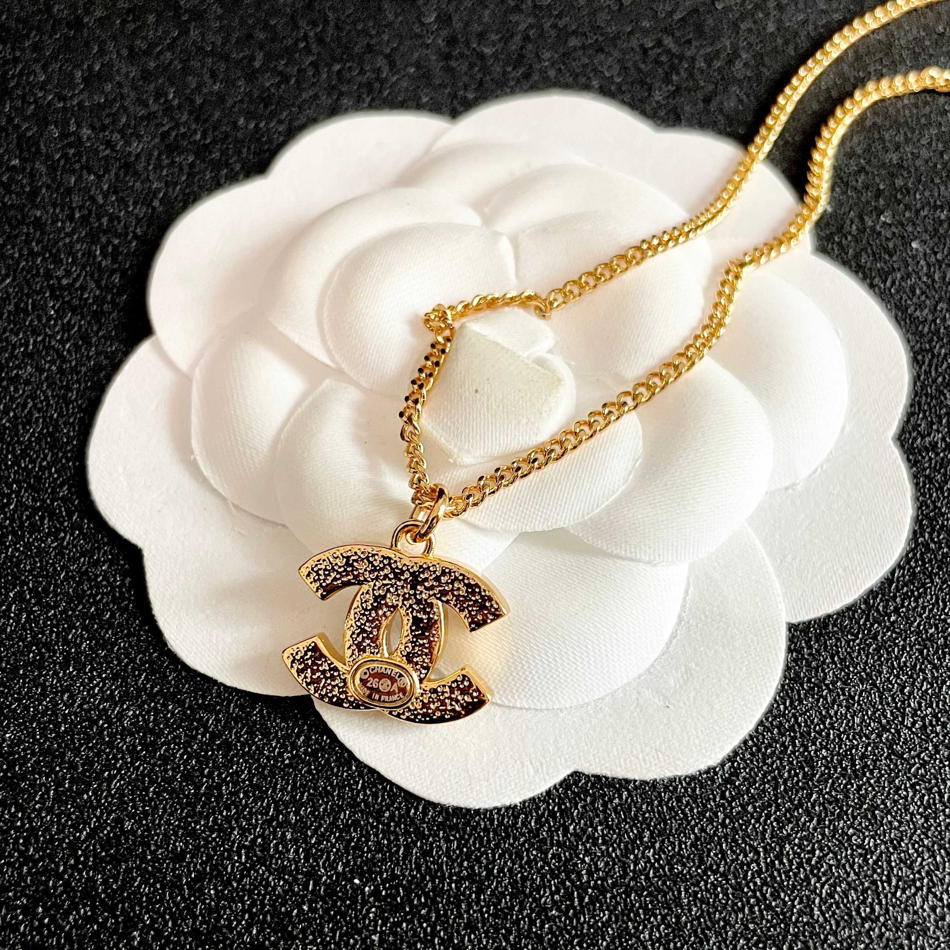 Chanel CC Logo Enamel Pendant necklace gold-tone metal with black and white enamel 42cm