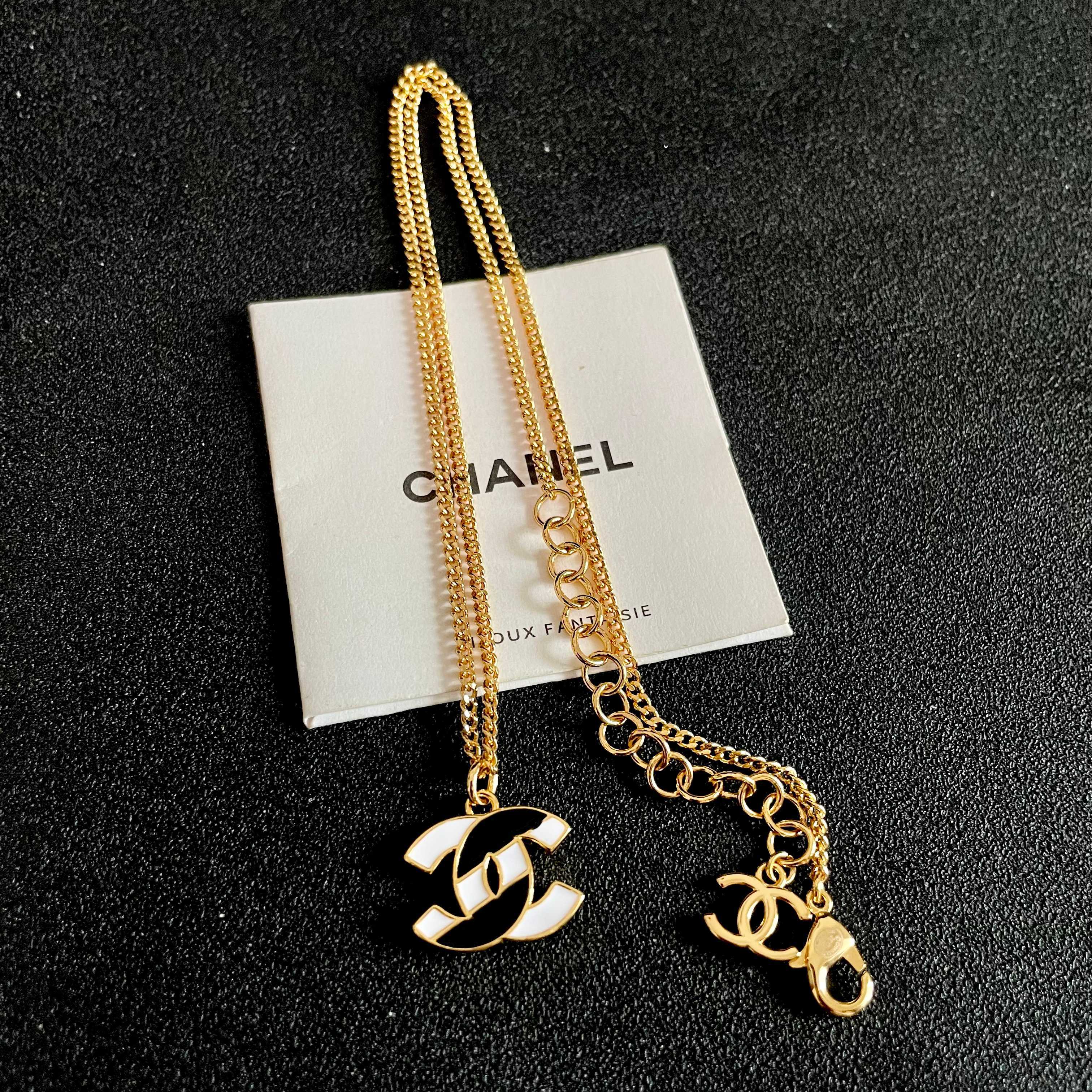Chanel CC Logo Enamel Pendant necklace gold-tone metal with black and white enamel 42cm